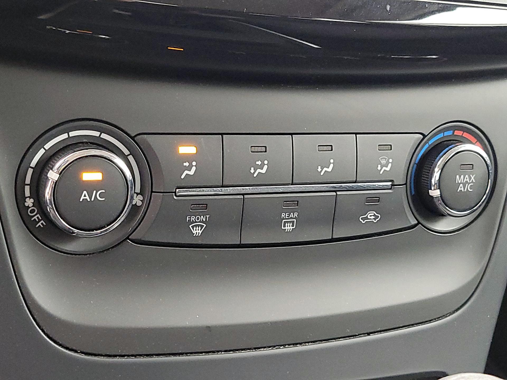 Thumbnail: 2019 Nissan Sentra - 16