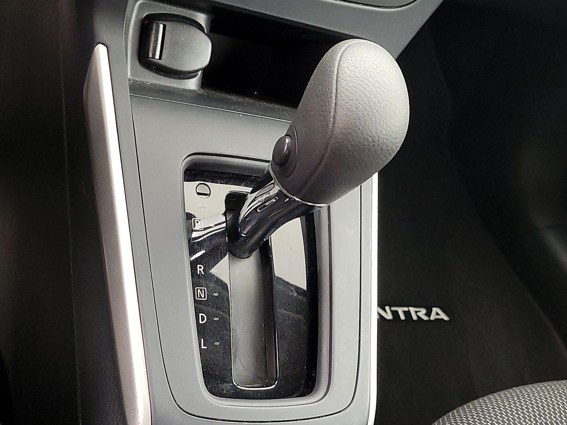 Thumbnail: 2019 Nissan Sentra - 17