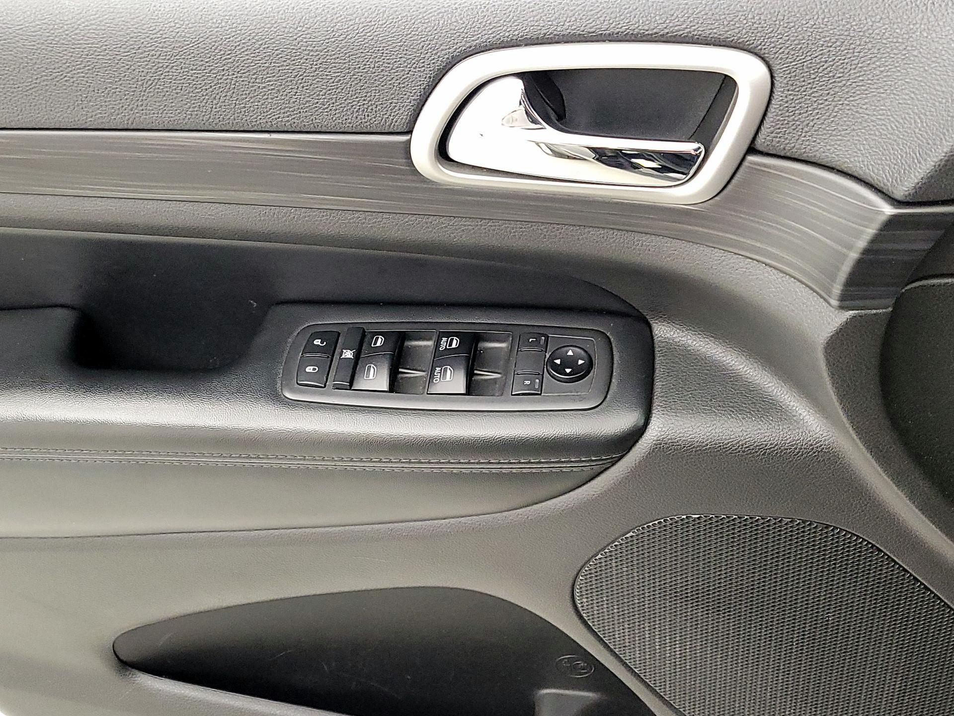 Thumbnail: 2019 Jeep Grand Cherokee - 12