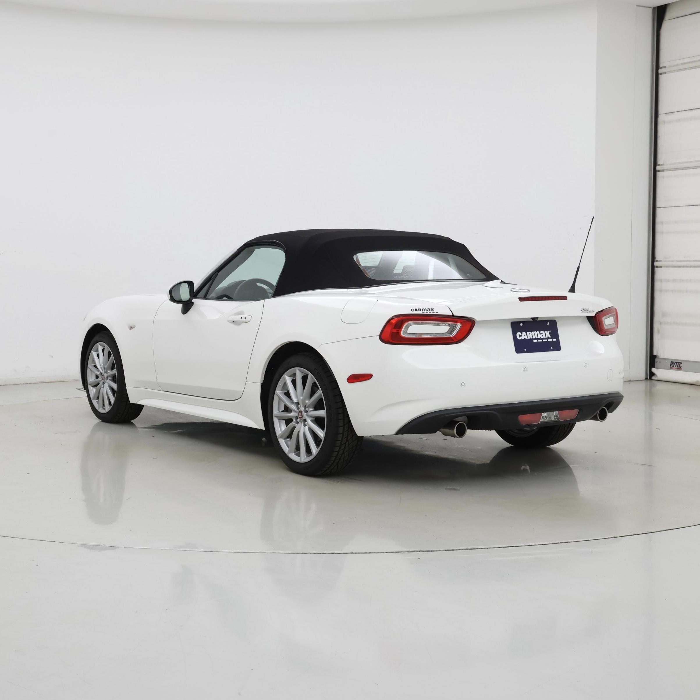 Thumbnail: 2017 Fiat 124 Spider - 2