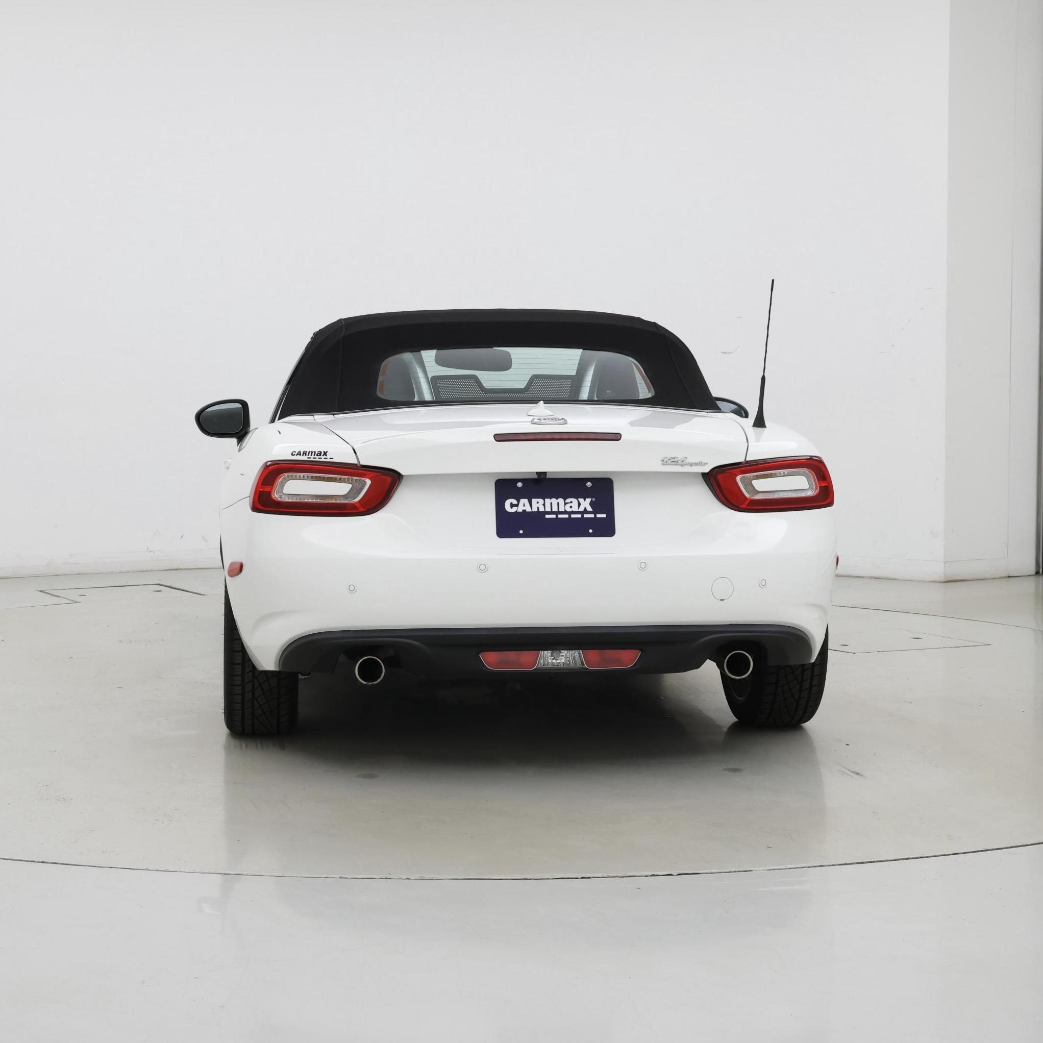 Thumbnail: 2017 Fiat 124 Spider - 6