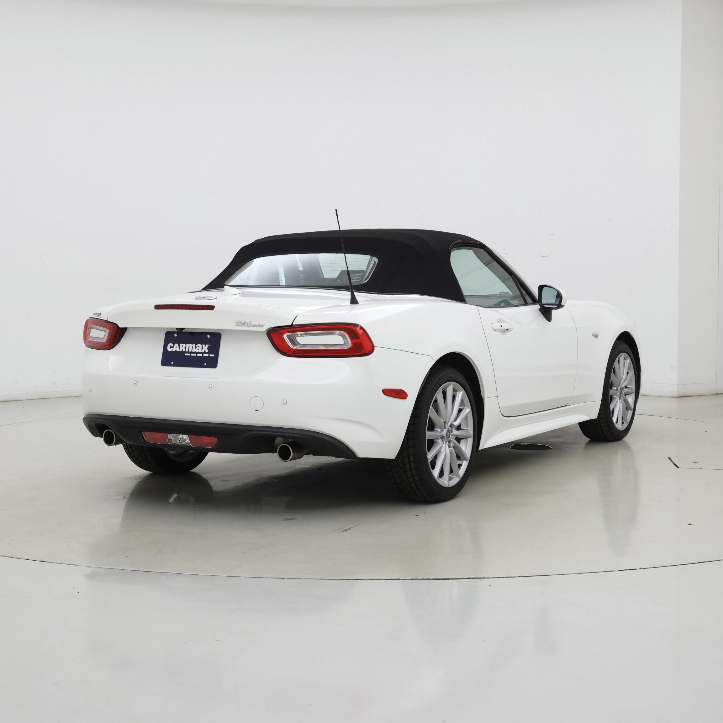 Thumbnail: 2017 Fiat 124 Spider - 8