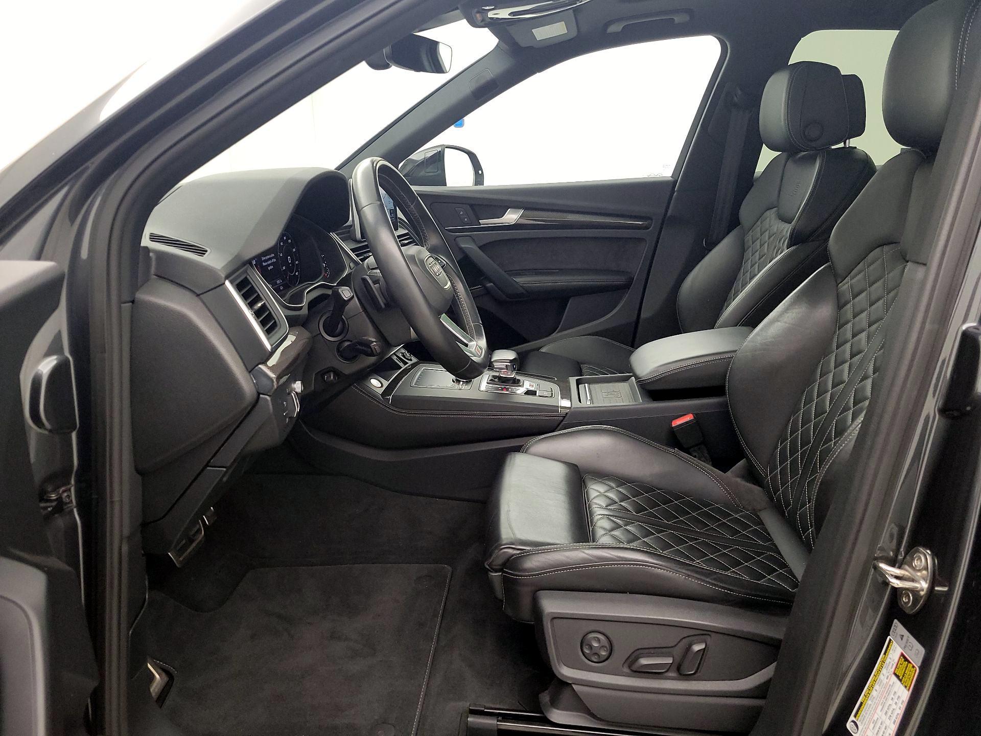 Thumbnail: 2019 Audi SQ5 - 11