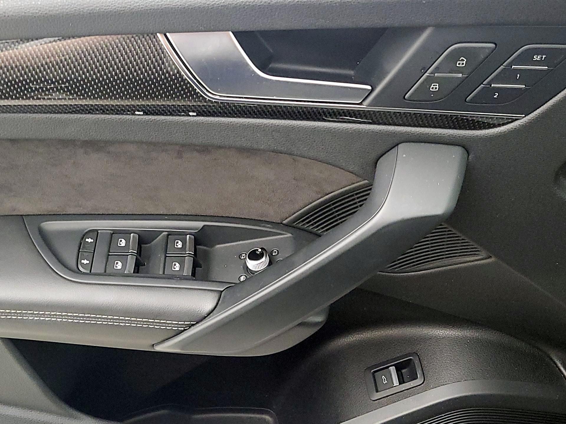 Thumbnail: 2019 Audi SQ5 - 12