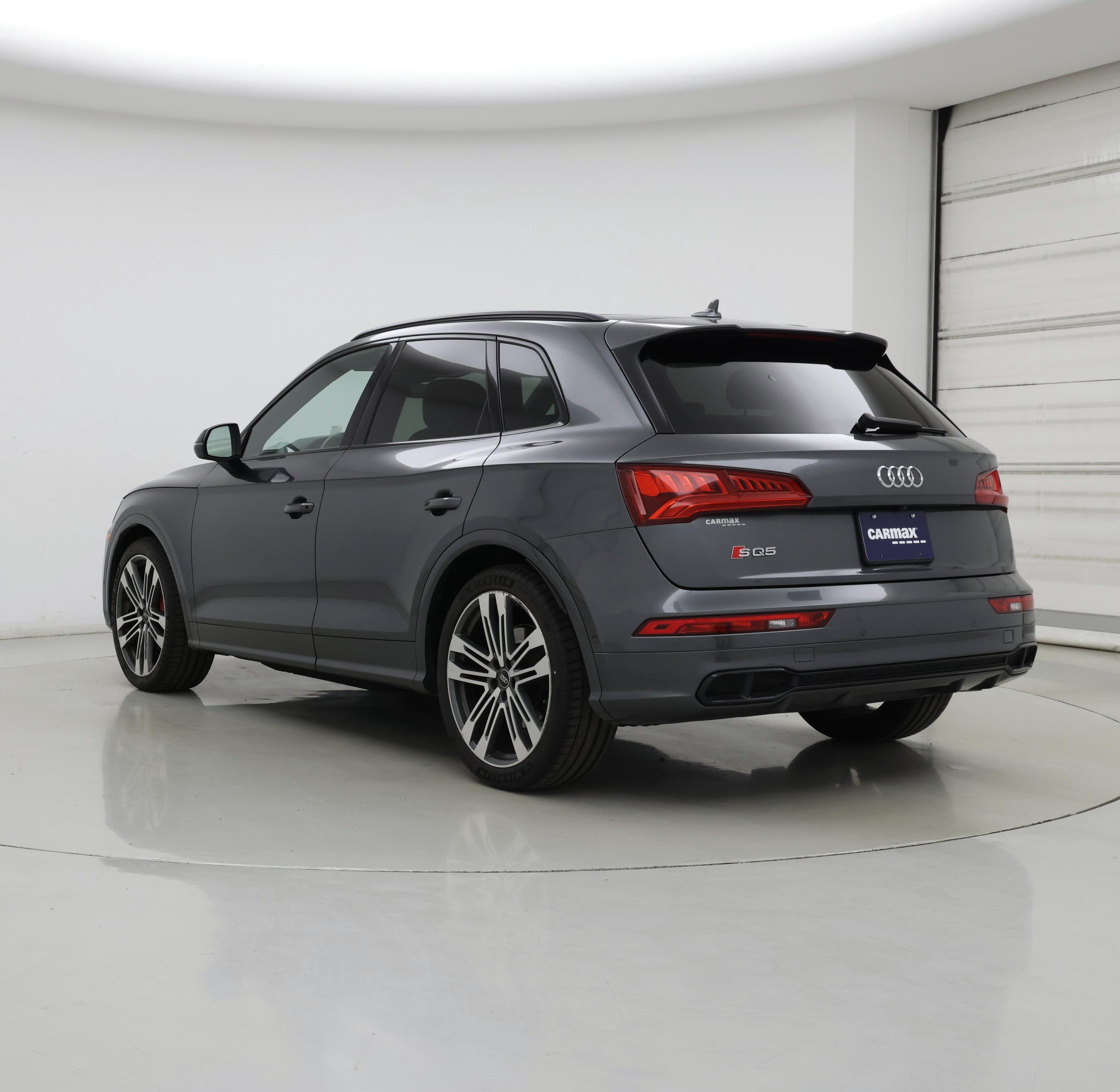 Thumbnail: 2019 Audi SQ5 - 2