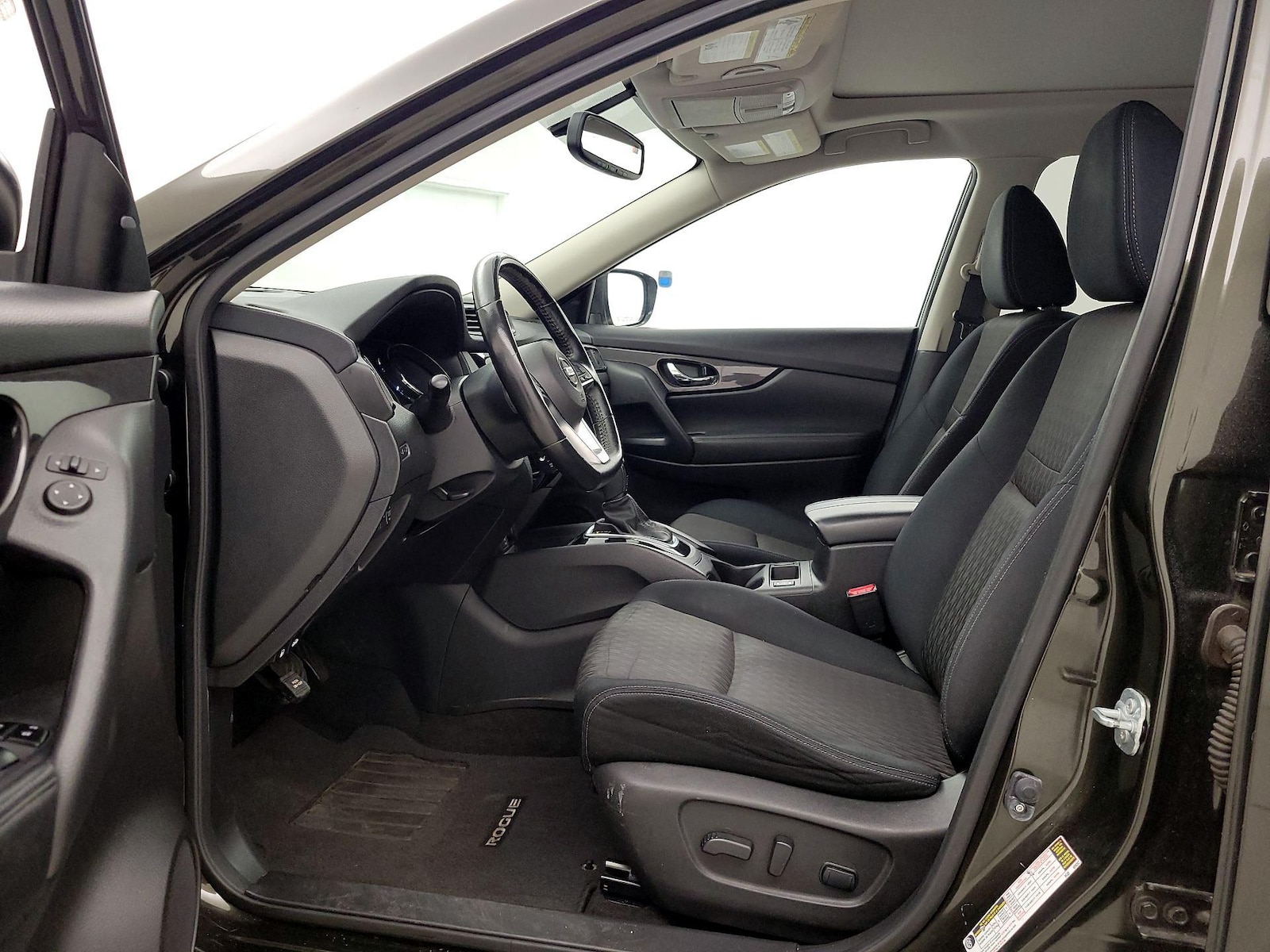 2017 Nissan Rogue SV - Photo 12
