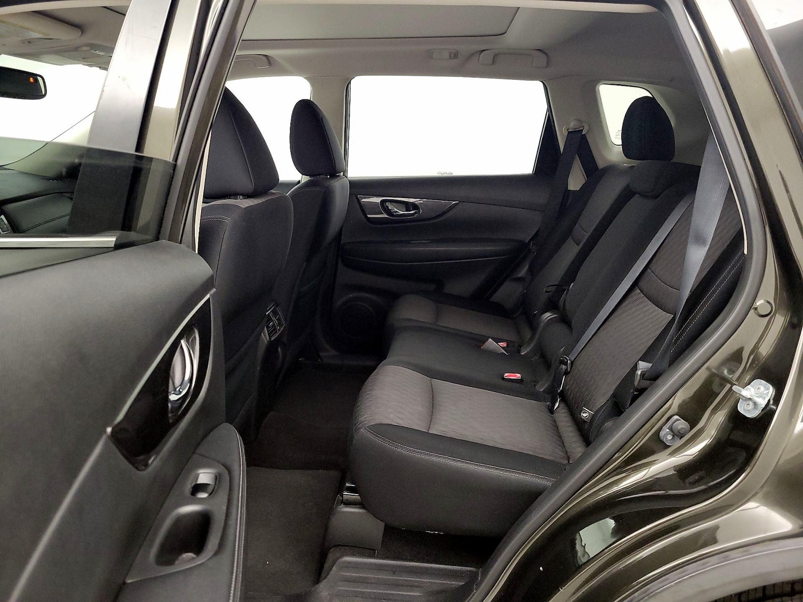 2017 Nissan Rogue SV - Photo 22
