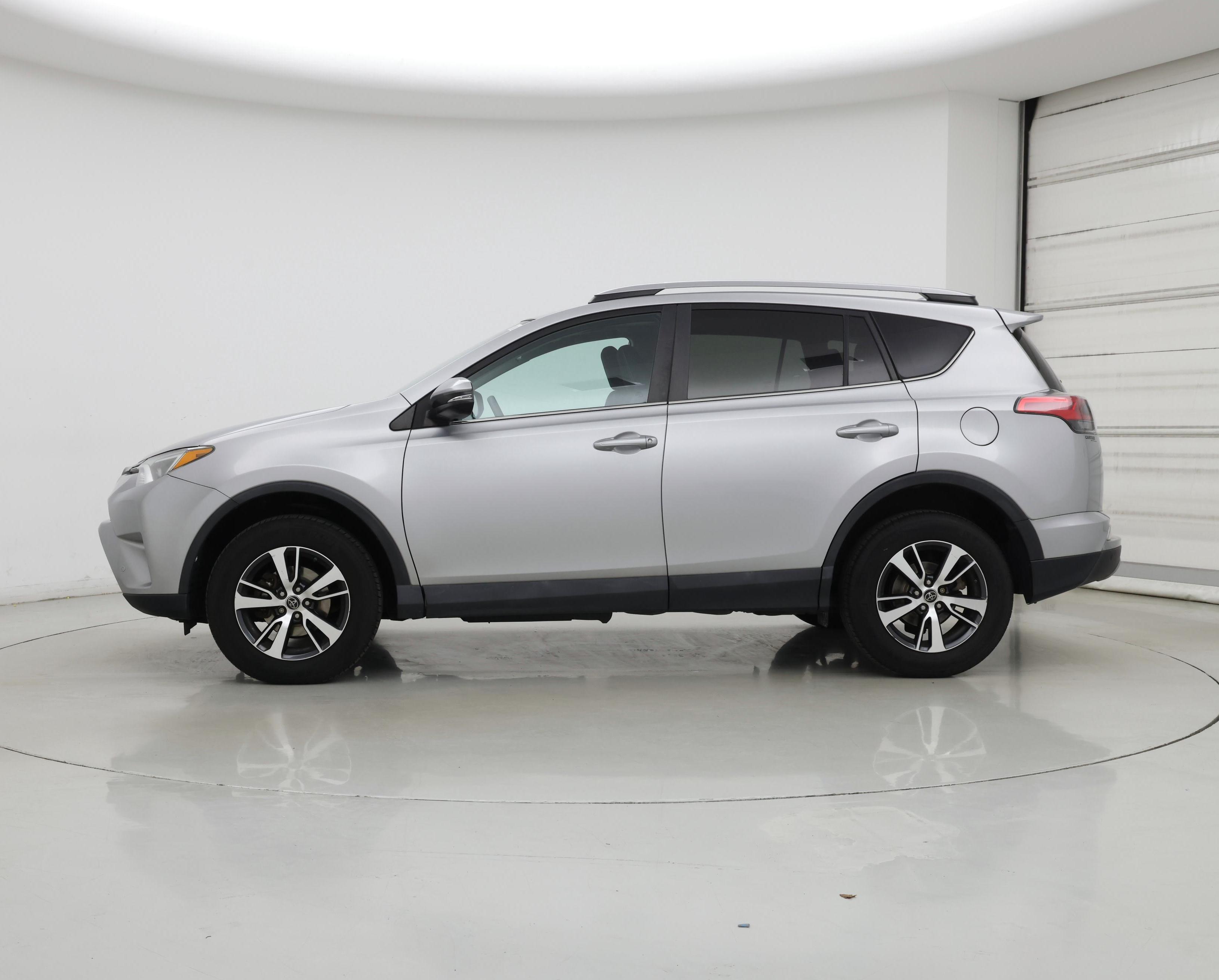 Thumbnail: 2017 Toyota RAV4 - 3
