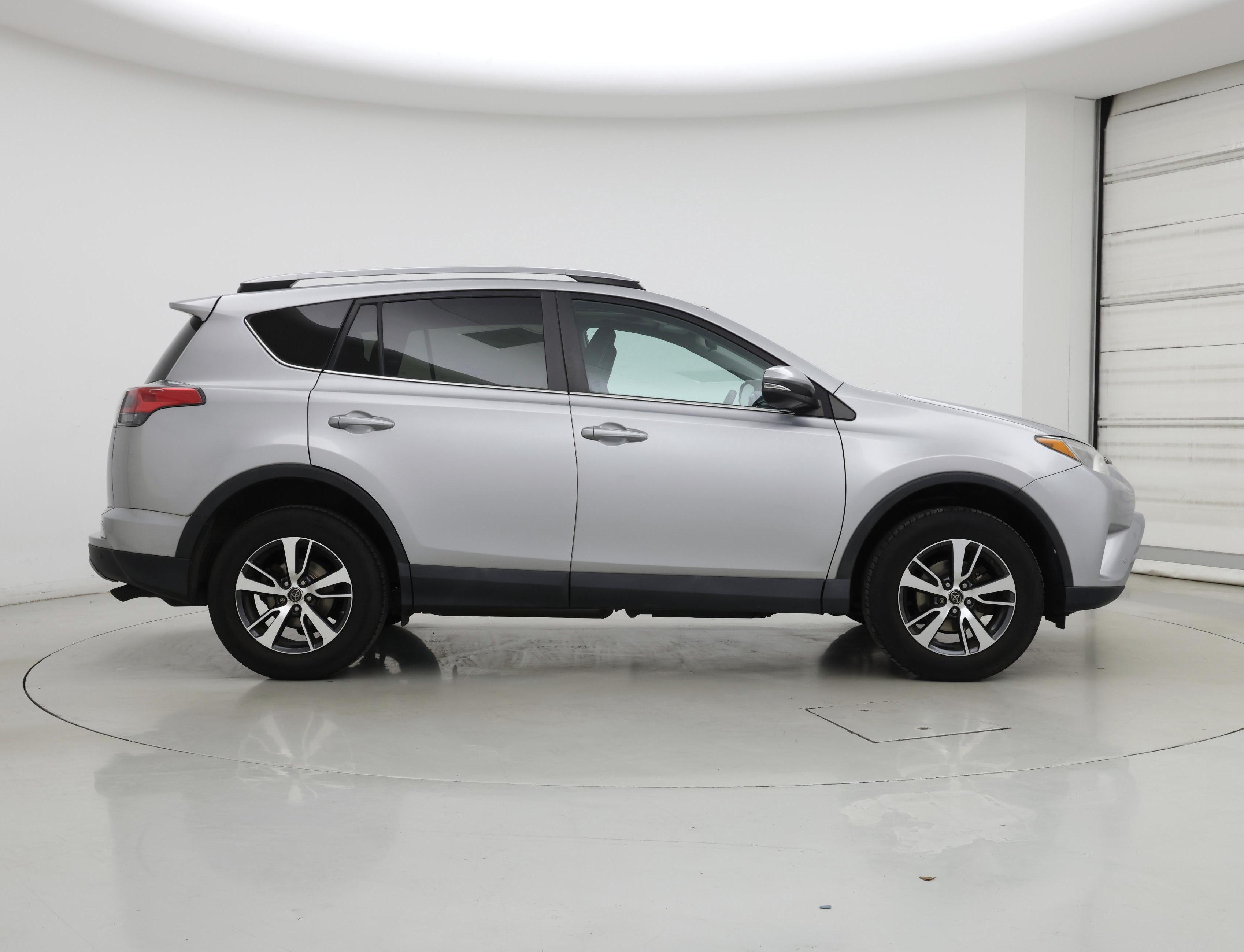 Thumbnail: 2017 Toyota RAV4 - 7