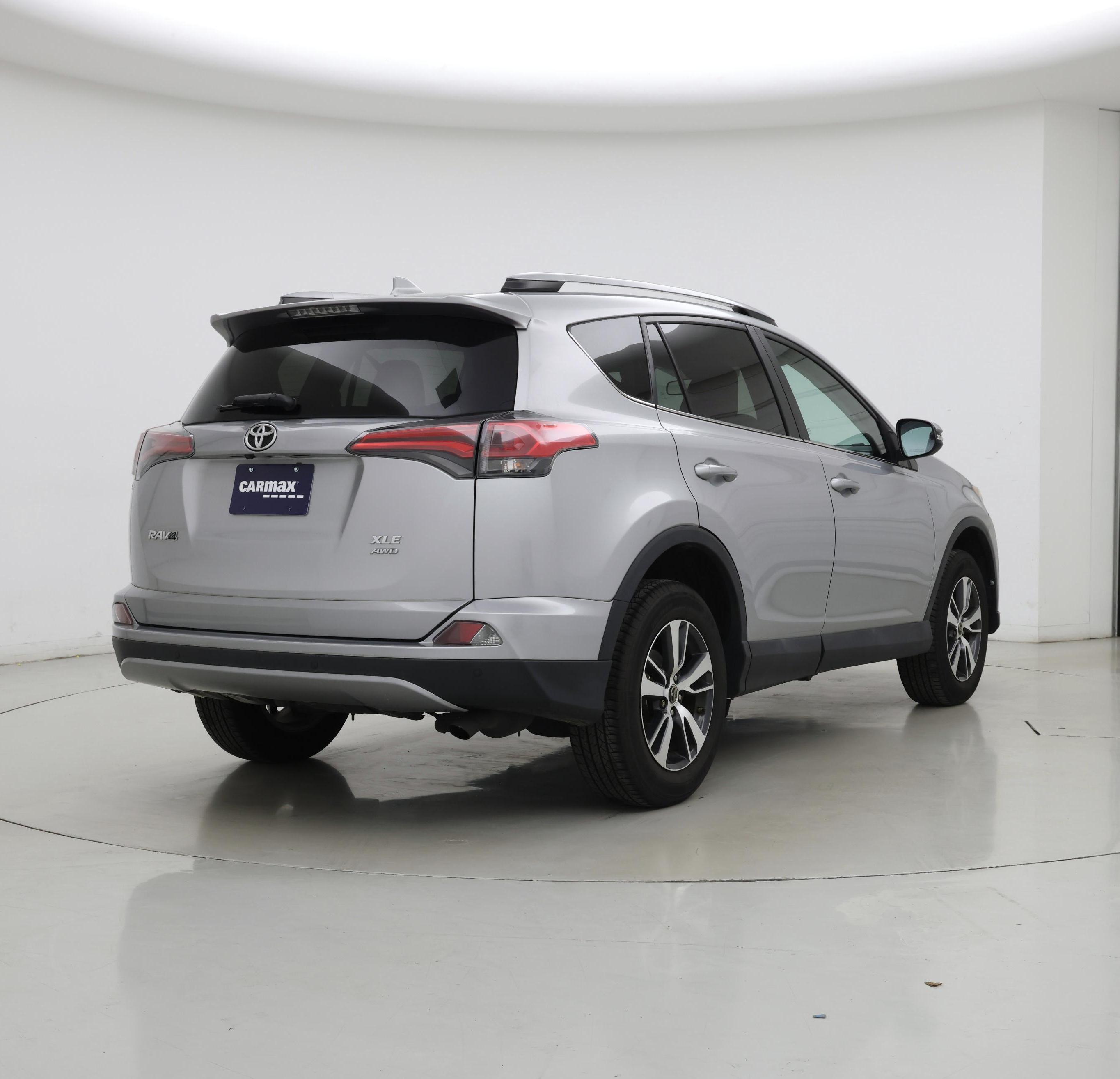 Thumbnail: 2017 Toyota RAV4 - 8