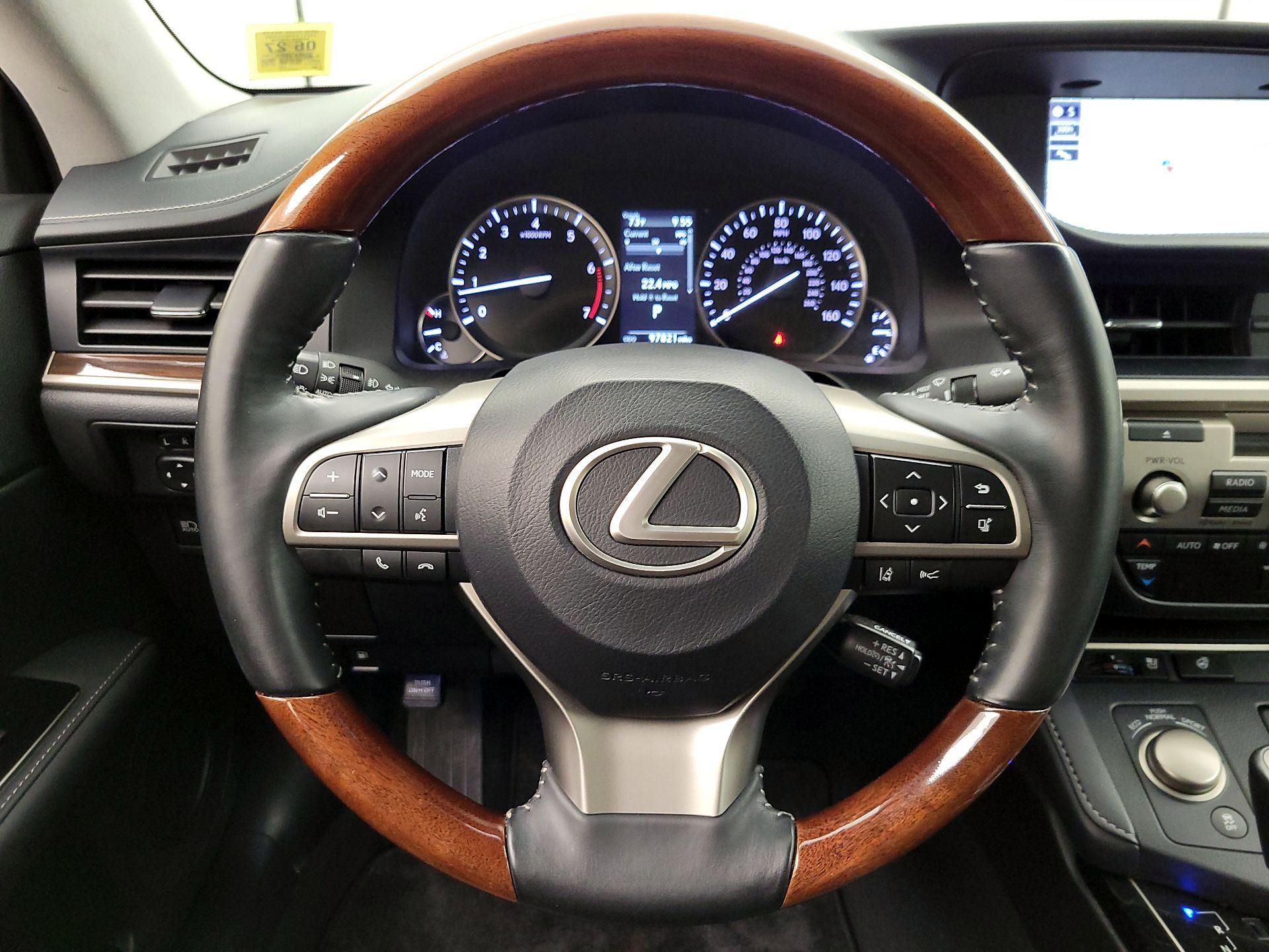 Thumbnail: 2017 Lexus ES - 10