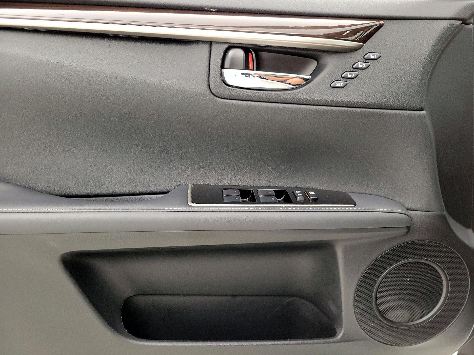Thumbnail: 2017 Lexus ES - 12