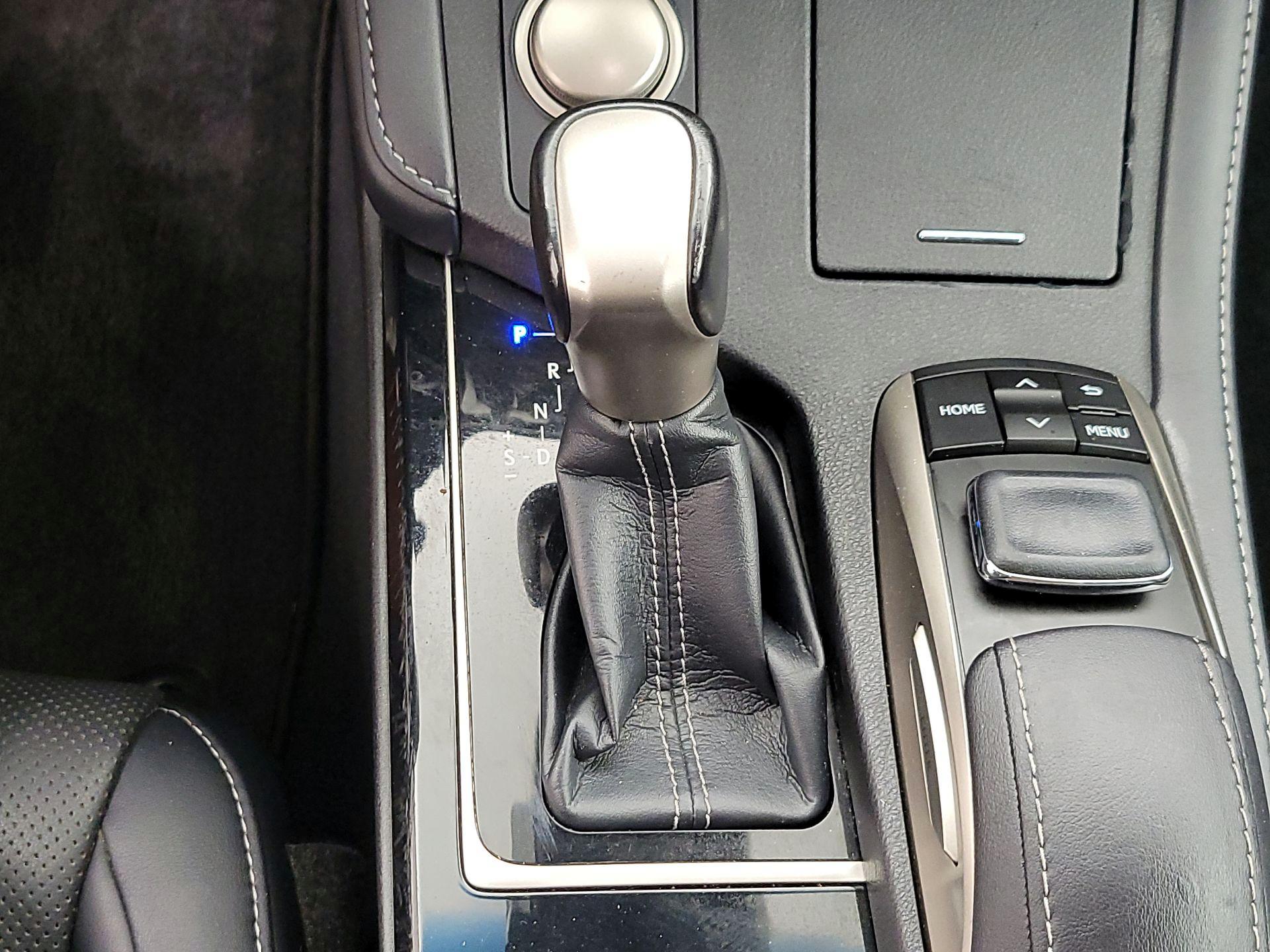 Thumbnail: 2017 Lexus ES - 18
