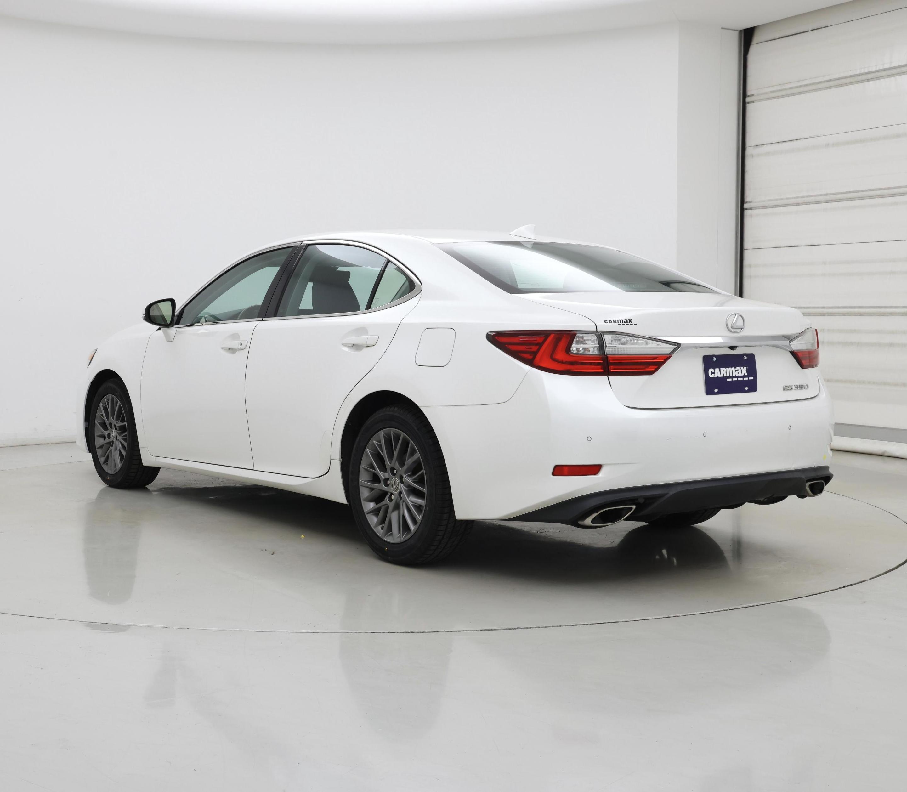 Thumbnail: 2017 Lexus ES - 2