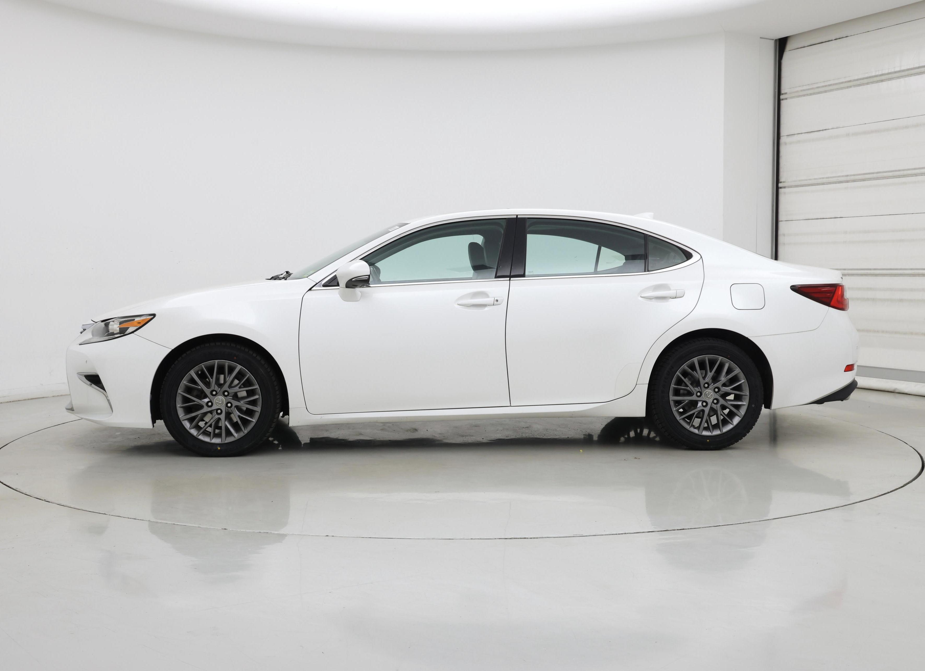Thumbnail: 2017 Lexus ES - 3