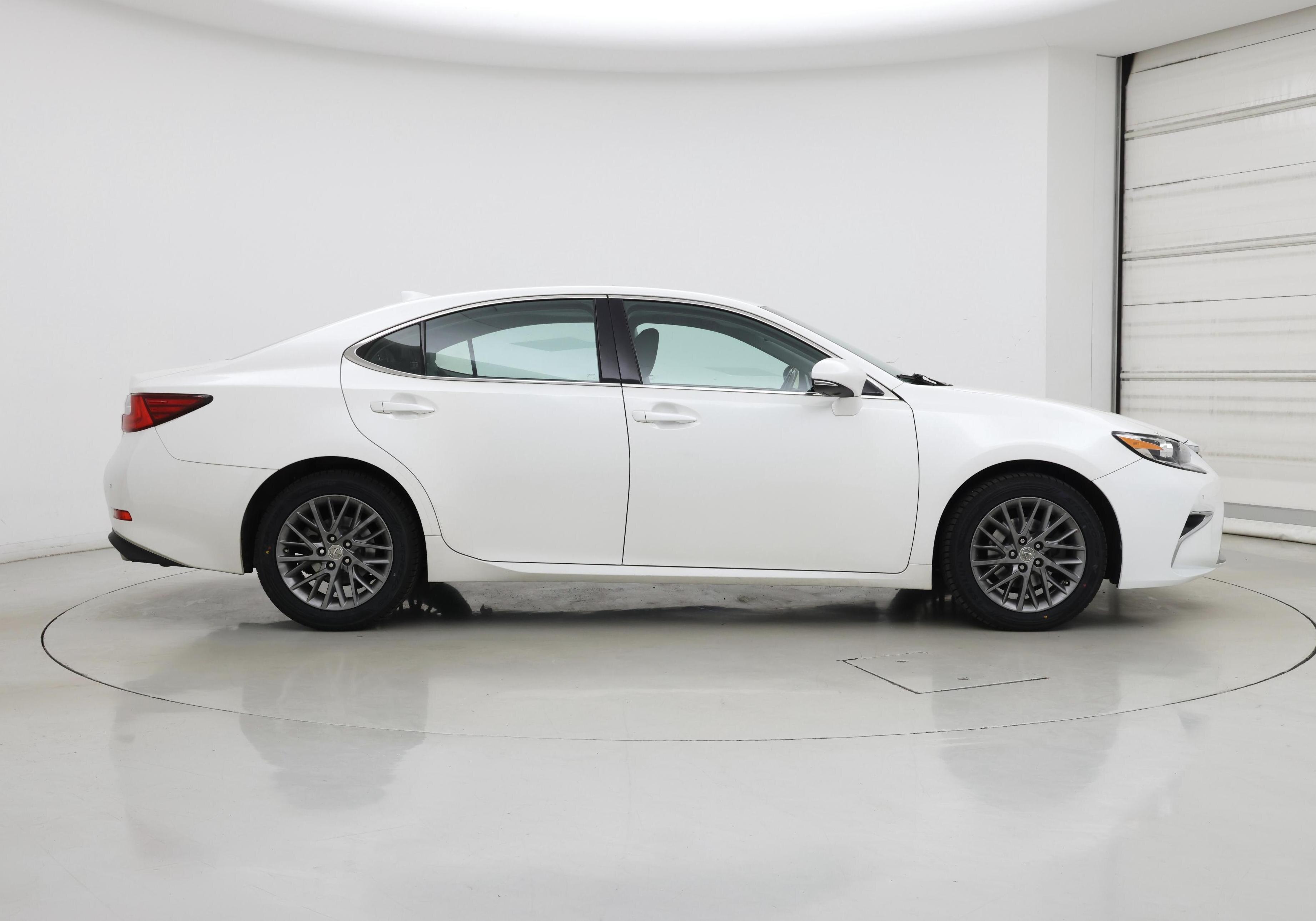 Thumbnail: 2017 Lexus ES - 7