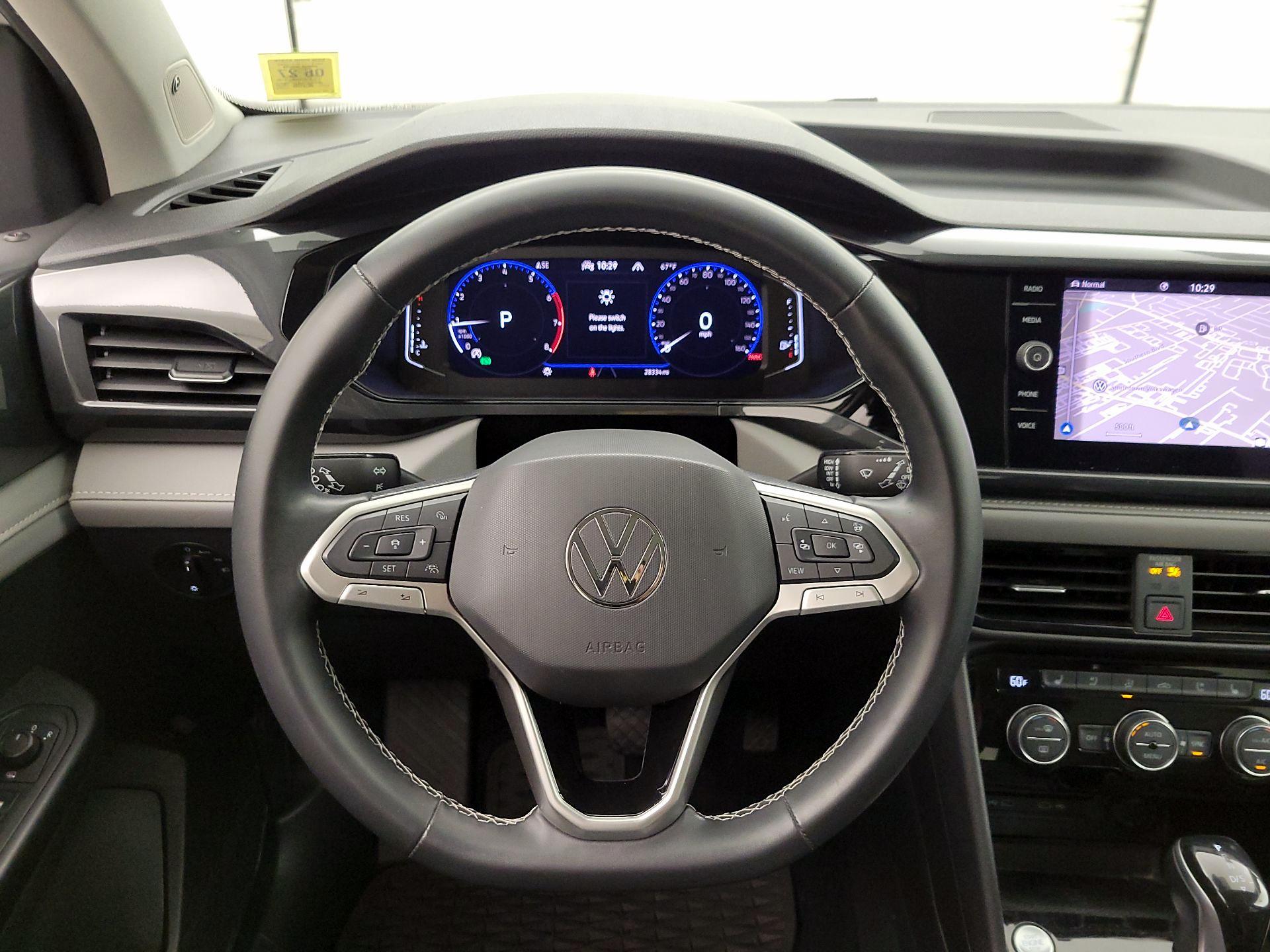 Thumbnail: 2022 Volkswagen Taos - 10