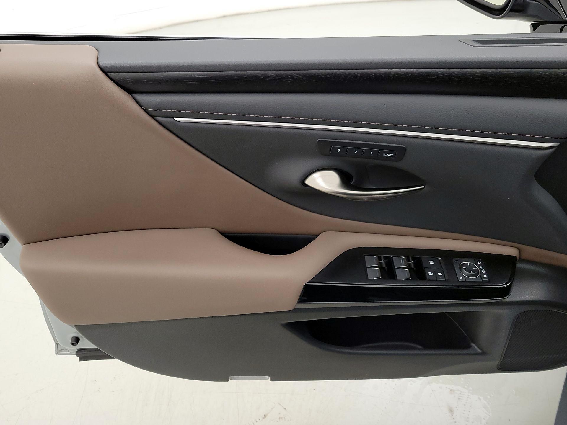 Thumbnail: 2023 Lexus ES - 12