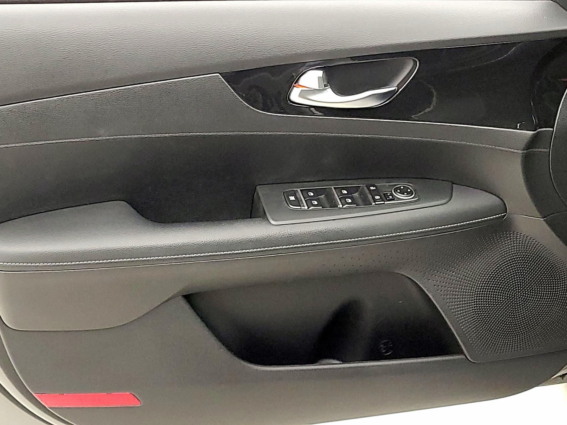 Thumbnail: 2022 Kia Forte - 12