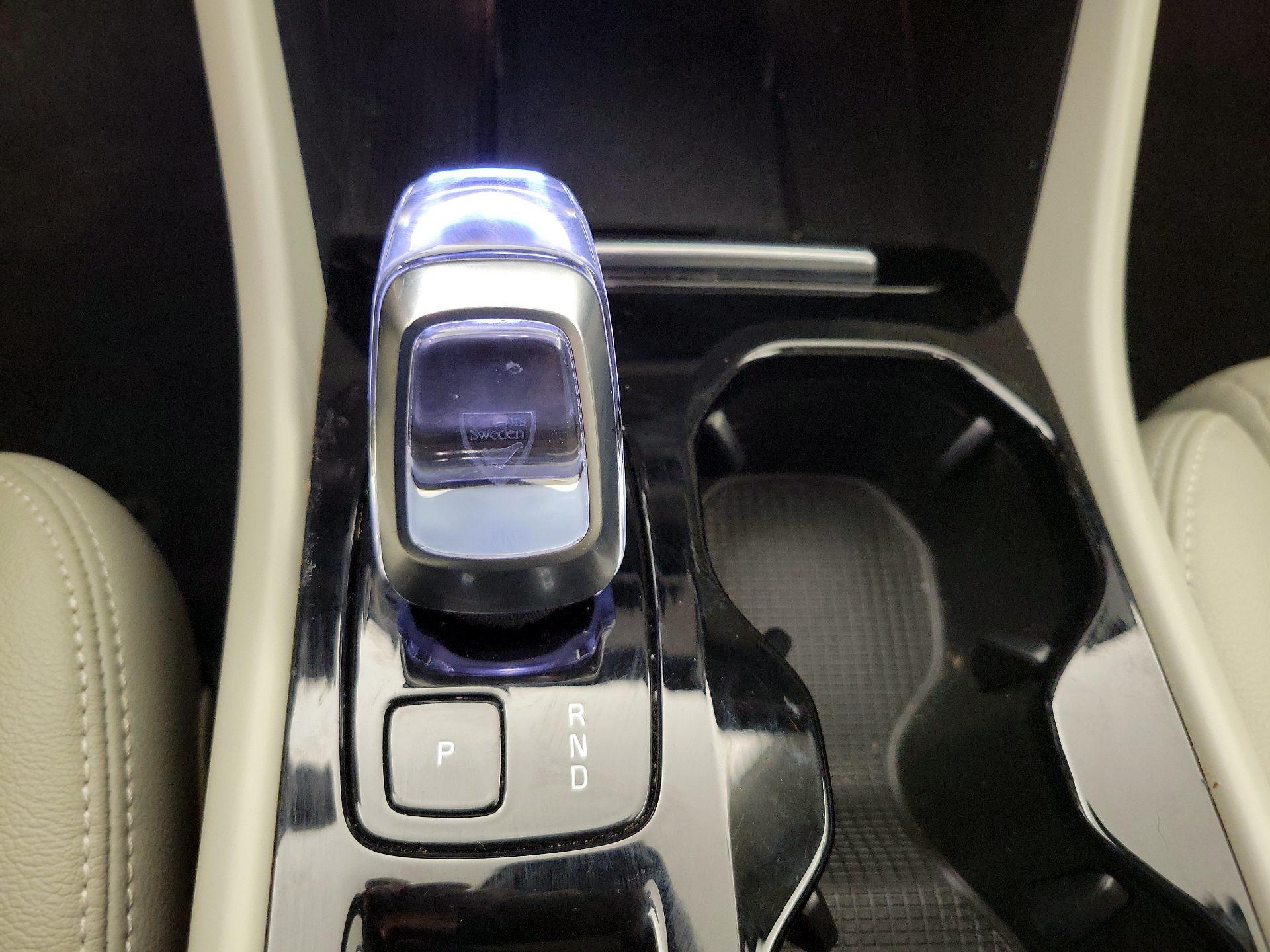 Thumbnail: 2023 Volvo XC40 - 18