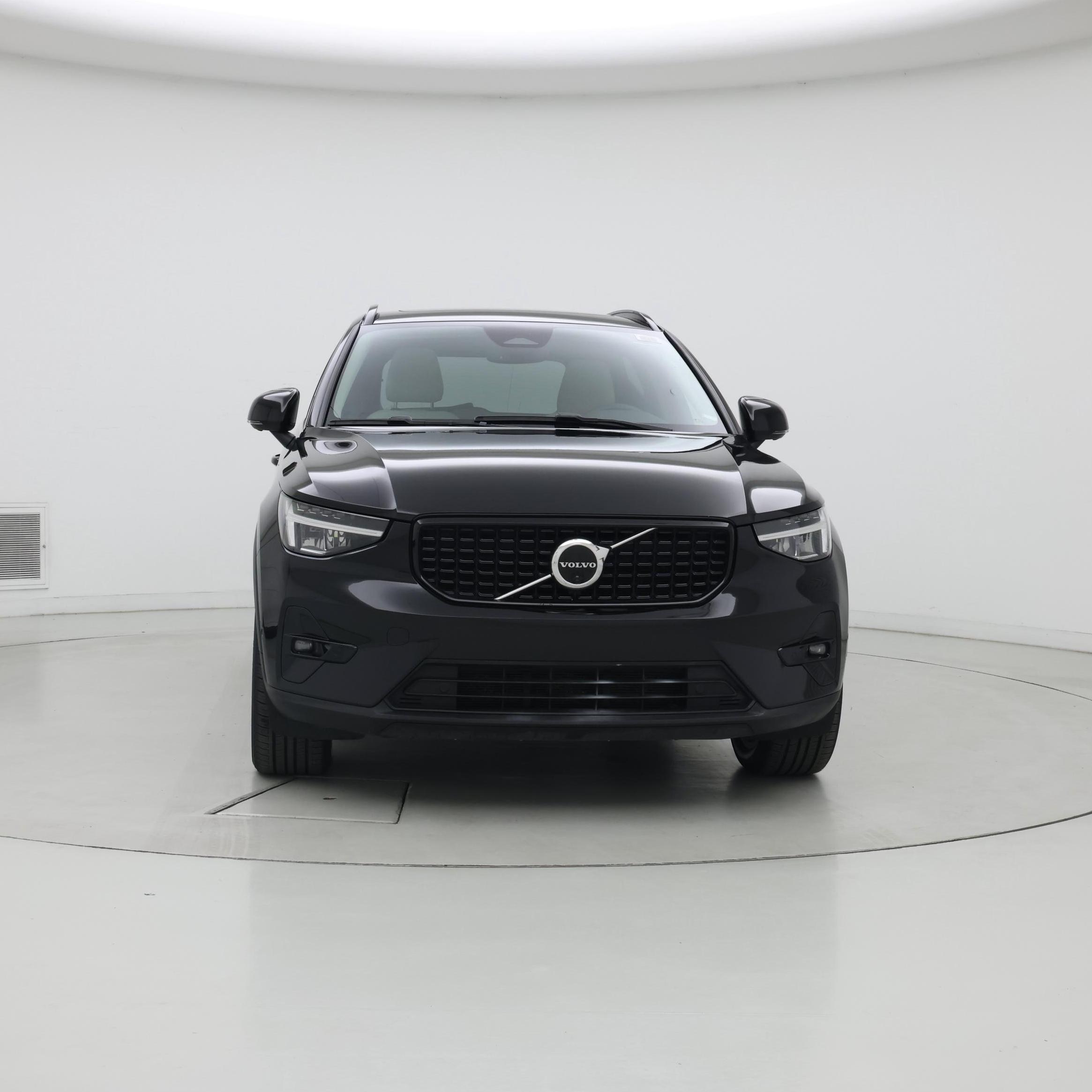 Thumbnail: 2023 Volvo XC40 - 5