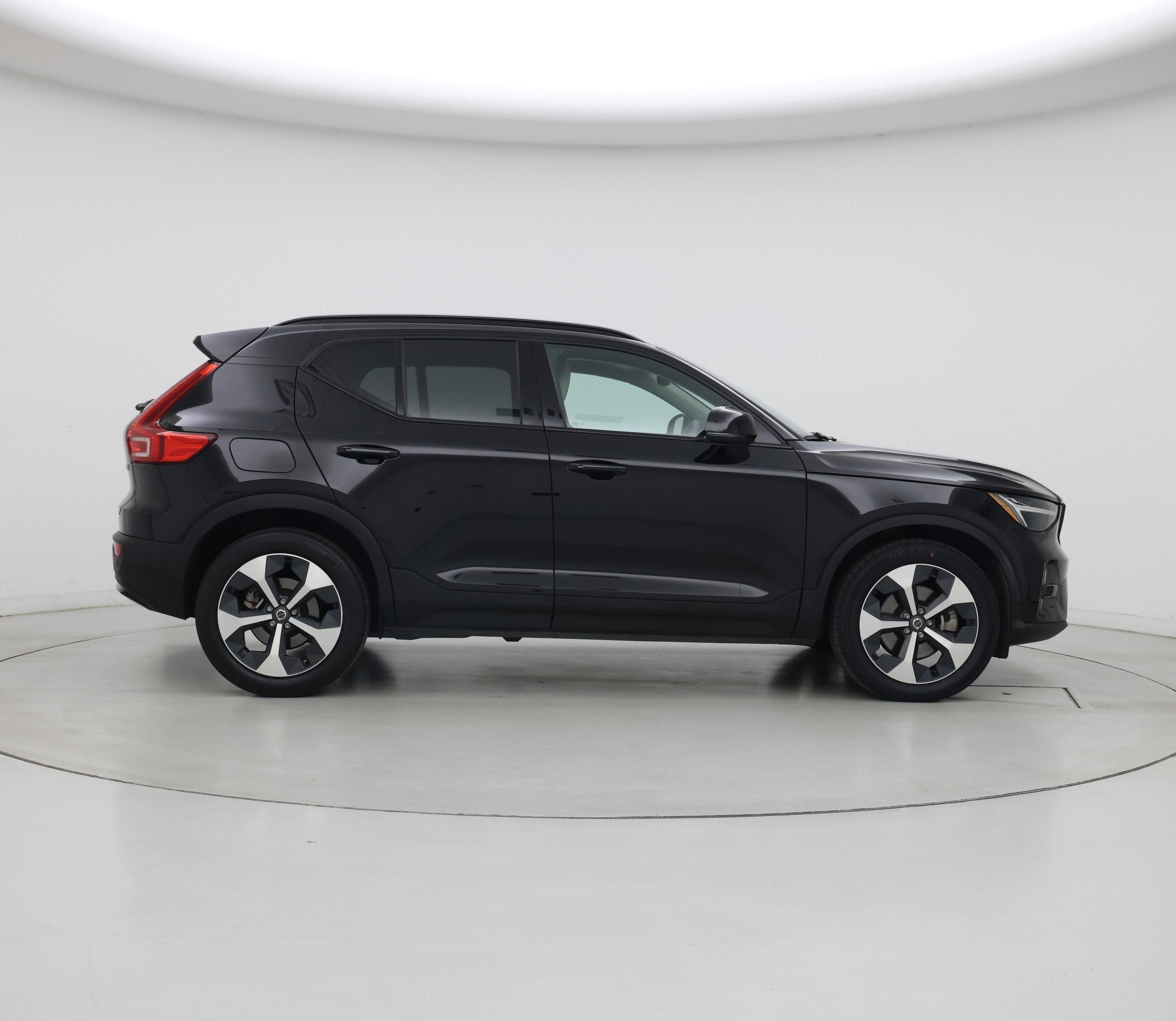 Thumbnail: 2023 Volvo XC40 - 7