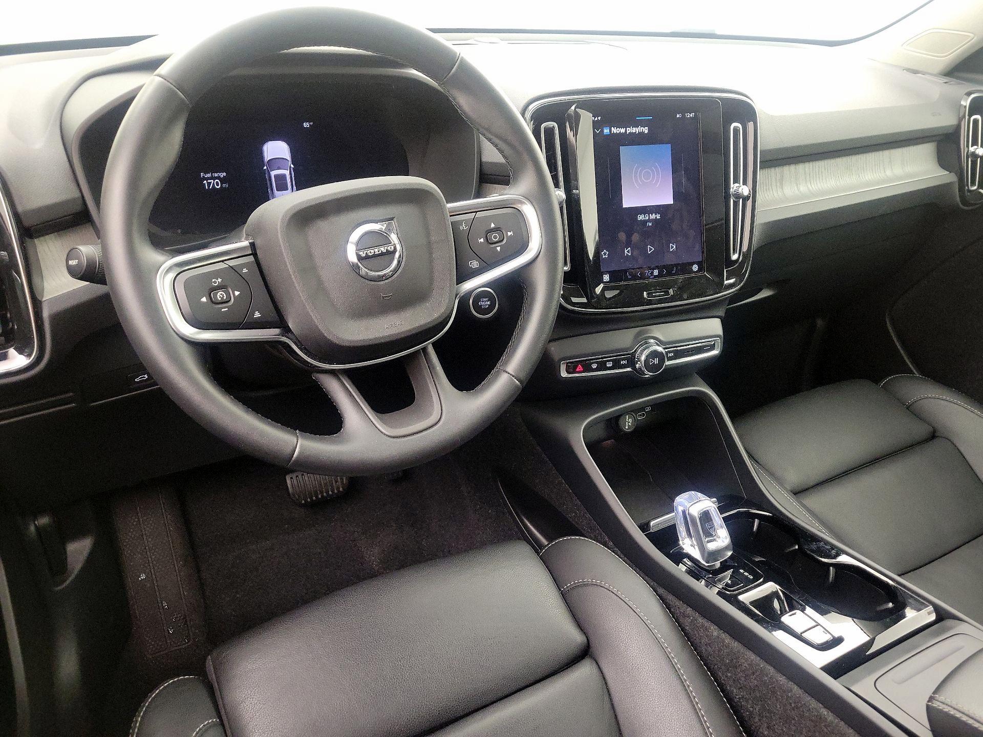 Thumbnail: 2025 Volvo XC40 - 9