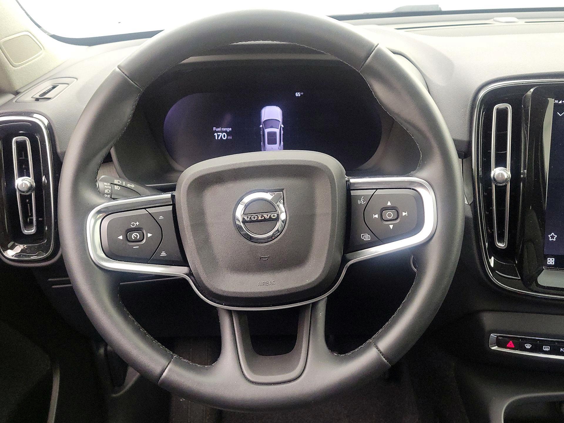 Thumbnail: 2025 Volvo XC40 - 10