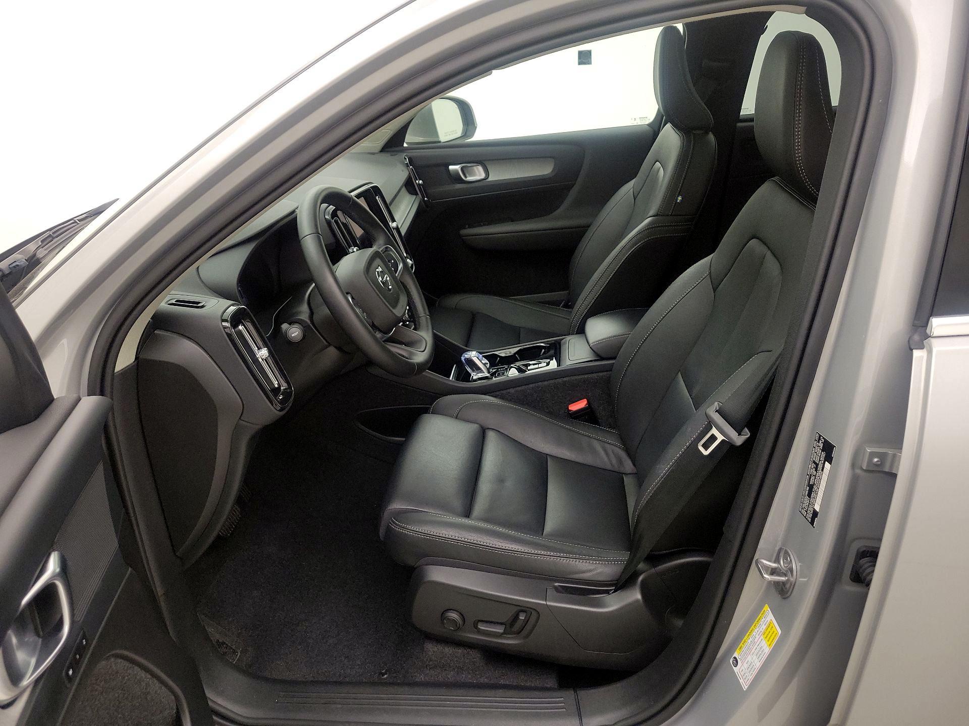 Thumbnail: 2025 Volvo XC40 - 11