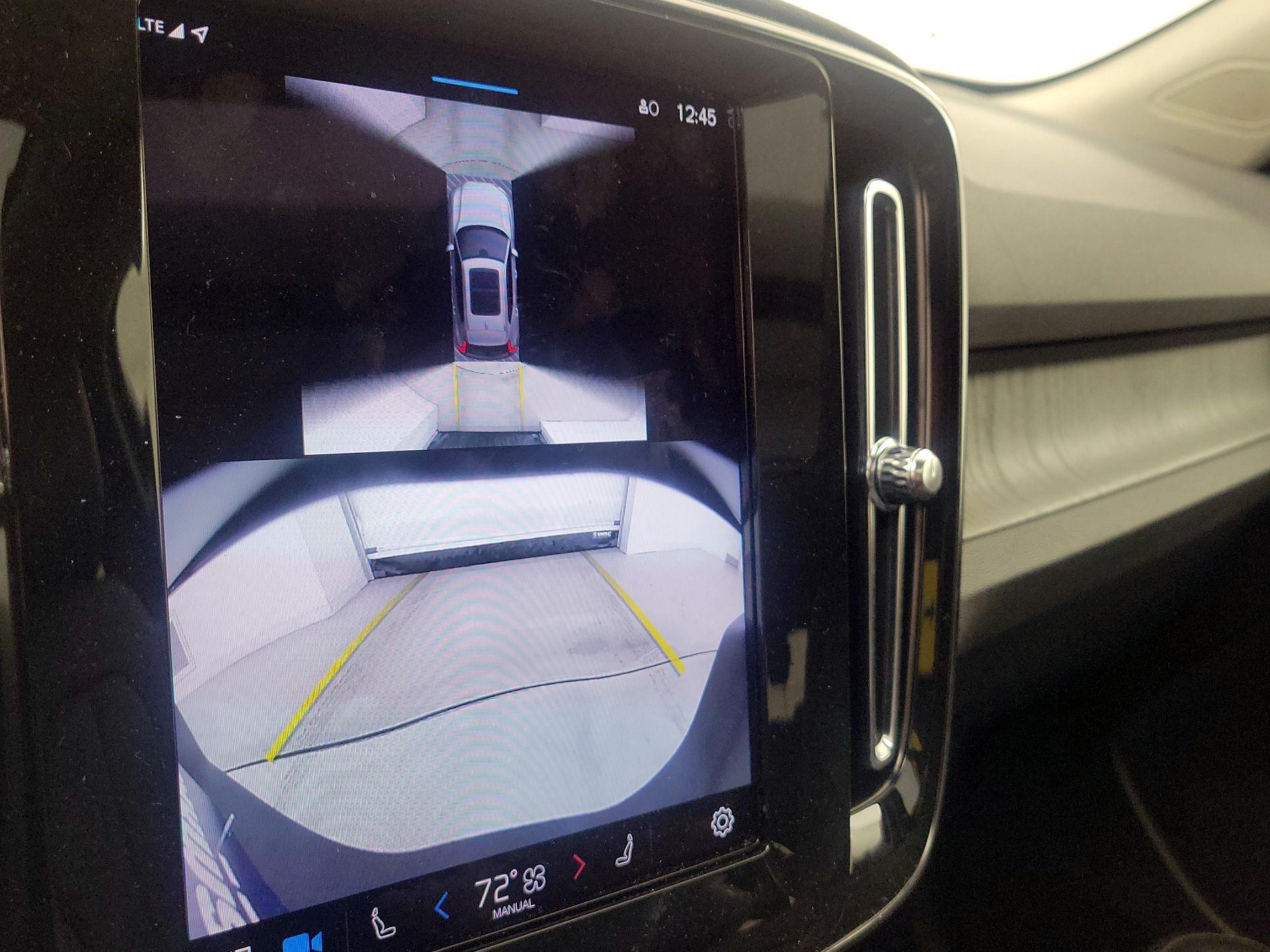 Thumbnail: 2025 Volvo XC40 - 14