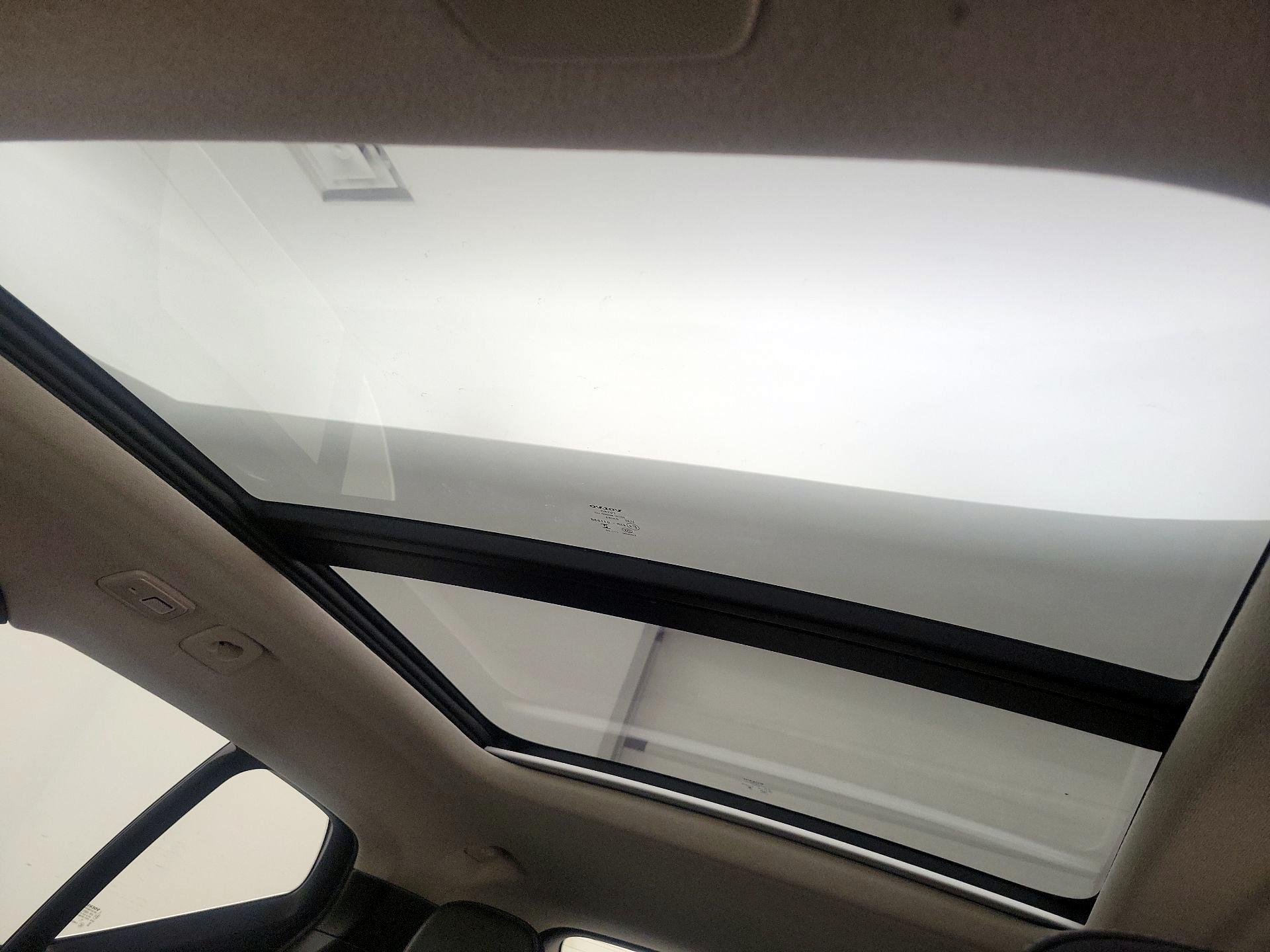 Thumbnail: 2025 Volvo XC40 - 19