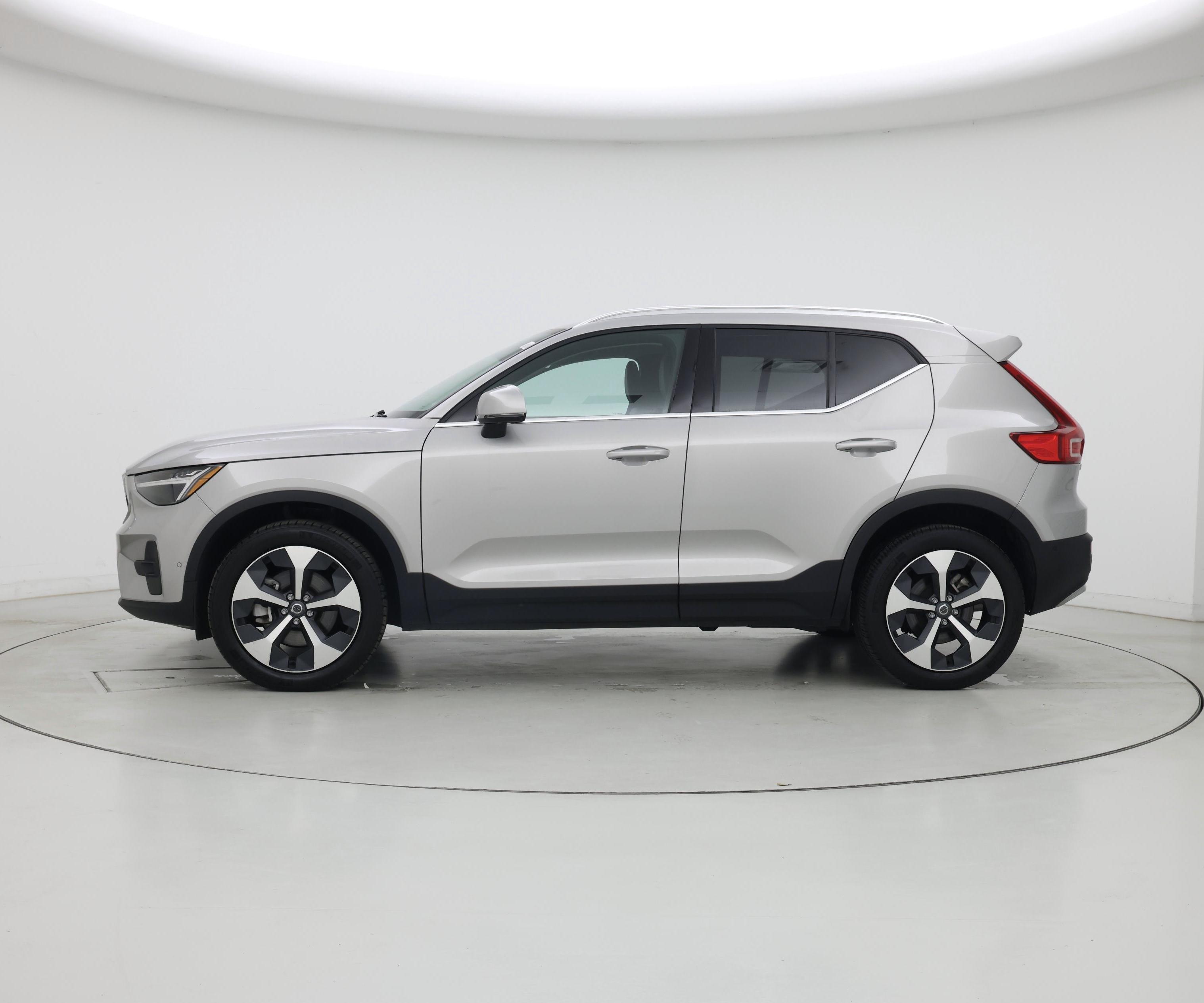 Thumbnail: 2025 Volvo XC40 - 3