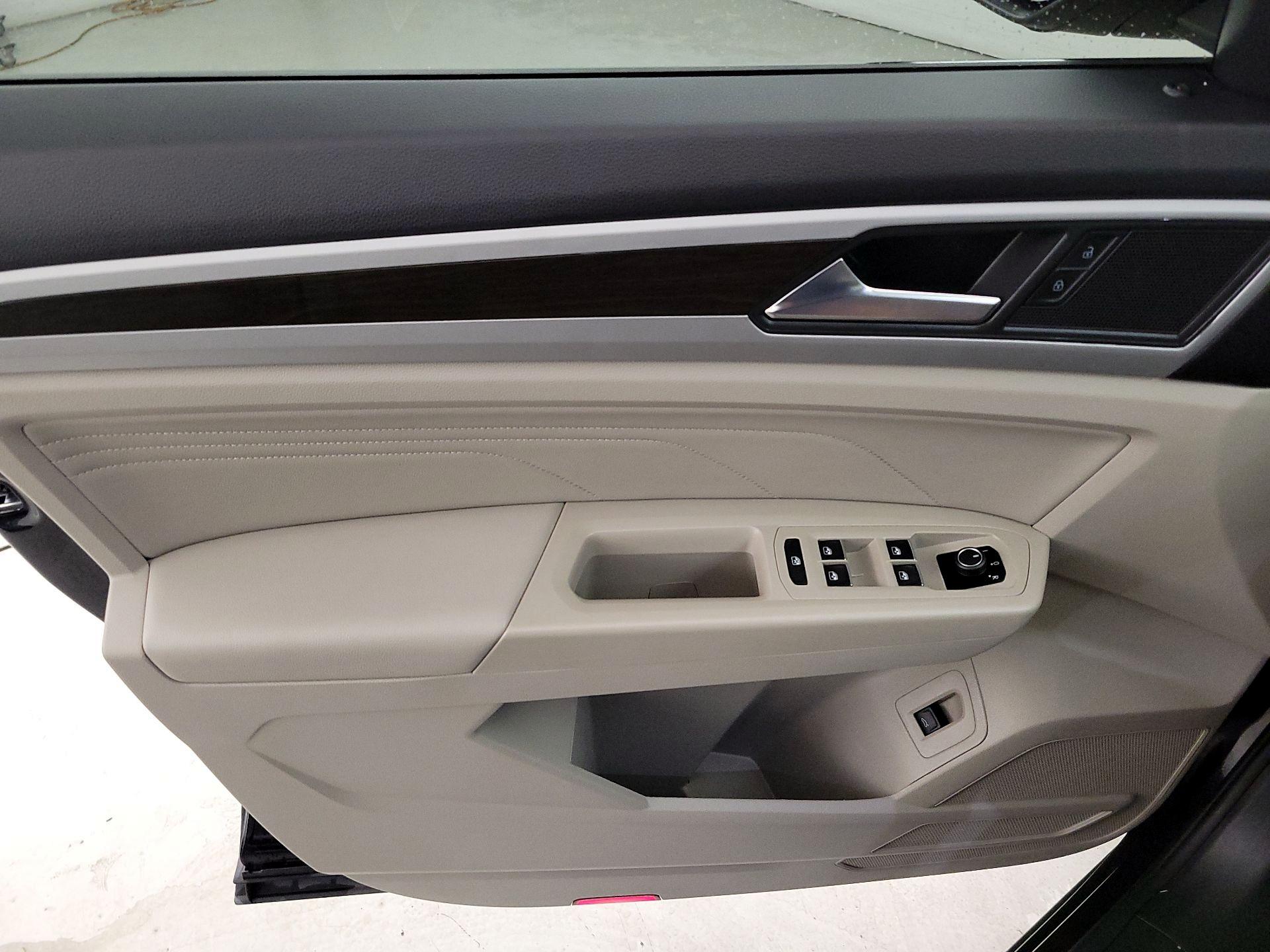 Thumbnail: 2022 Volkswagen Atlas - 12