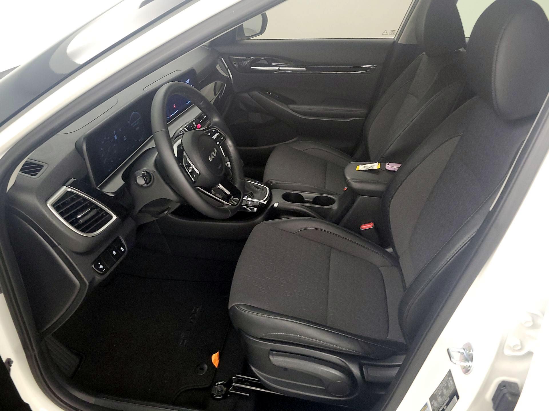 Thumbnail: 2024 Kia Seltos - 11