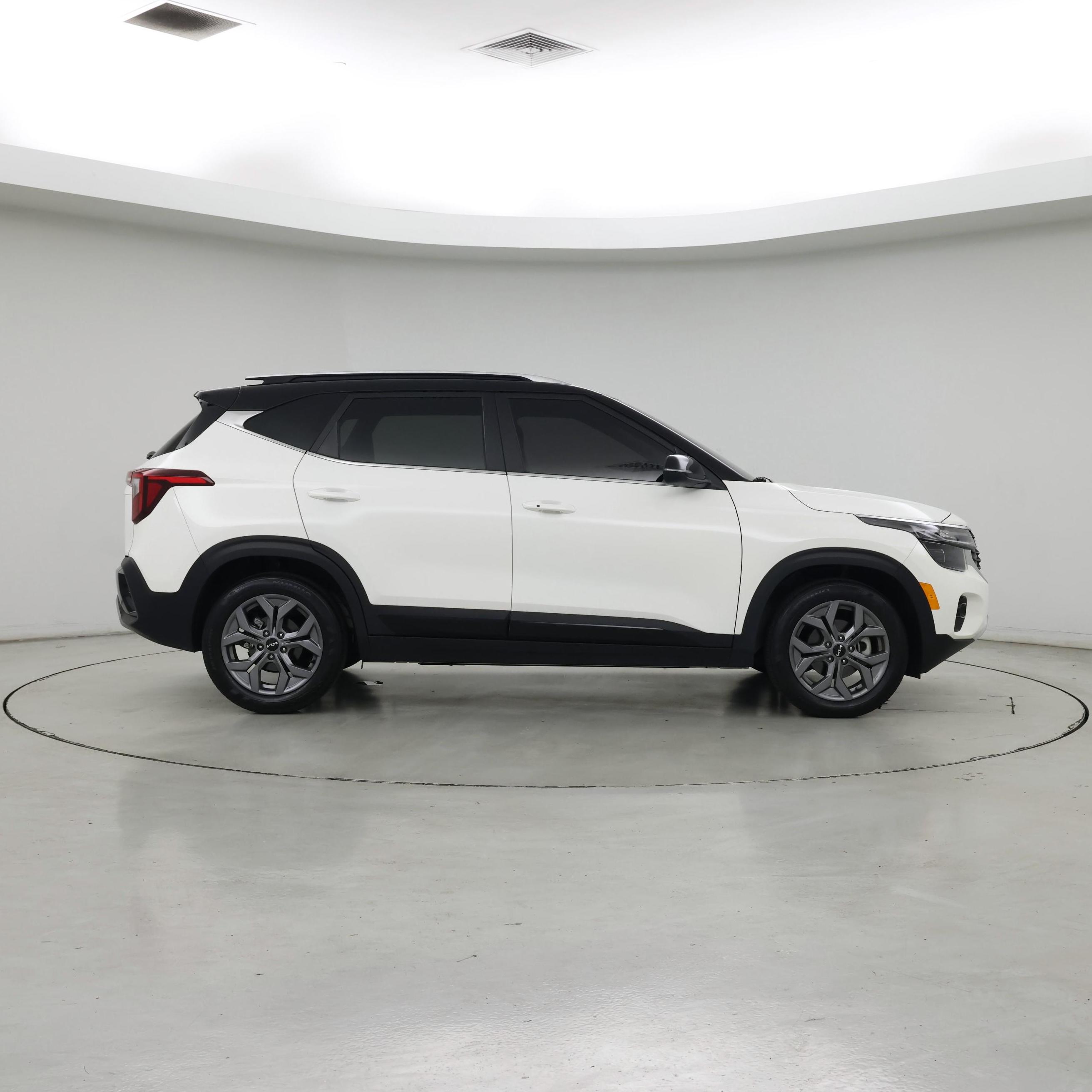 Thumbnail: 2024 Kia Seltos - 7