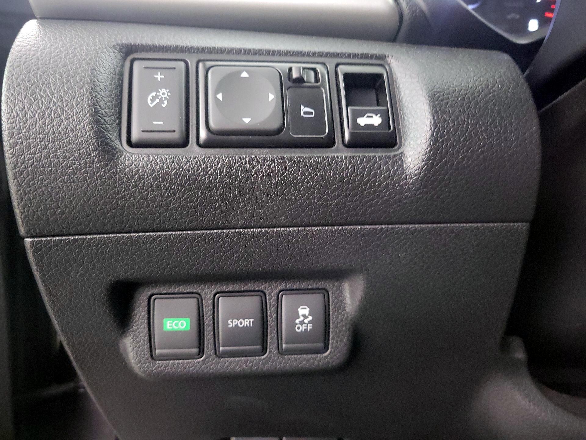 Thumbnail: 2017 Nissan Sentra - 13