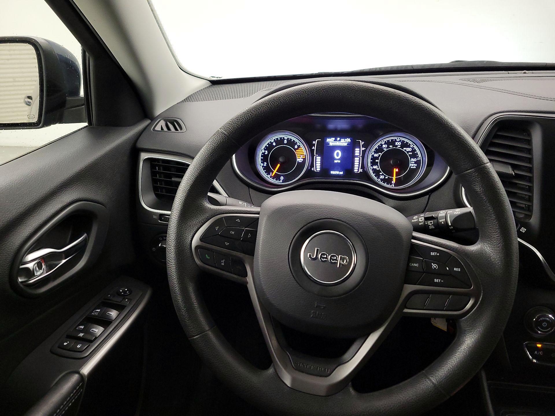 Thumbnail: 2020 Jeep Cherokee - 10