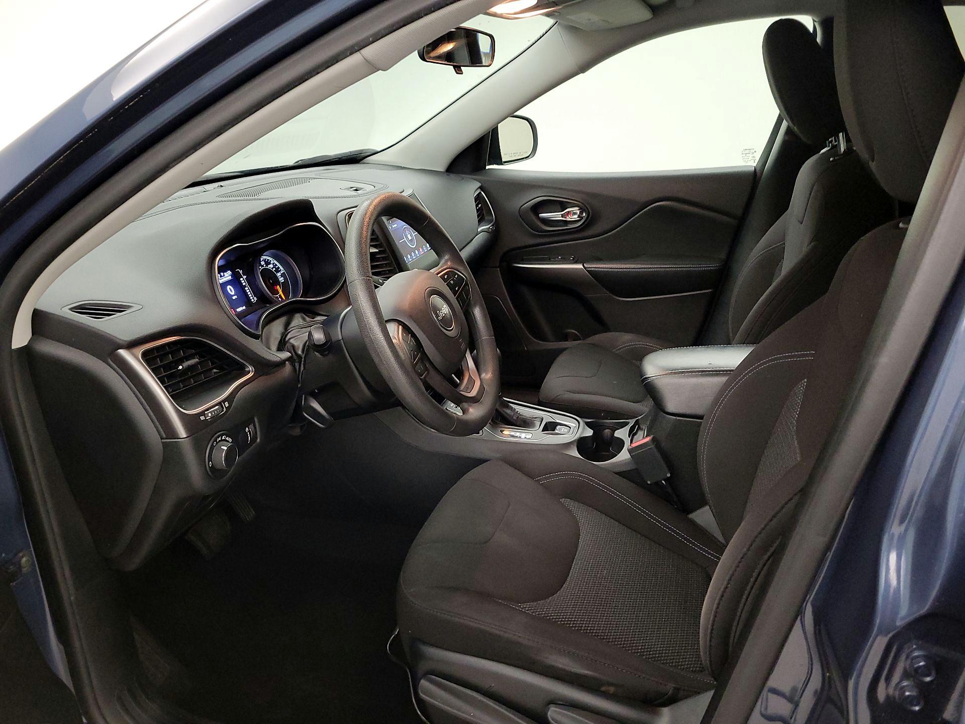 Thumbnail: 2020 Jeep Cherokee - 11