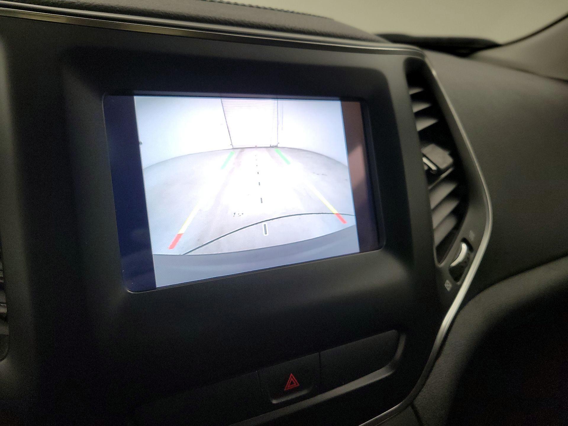 Thumbnail: 2020 Jeep Cherokee - 14