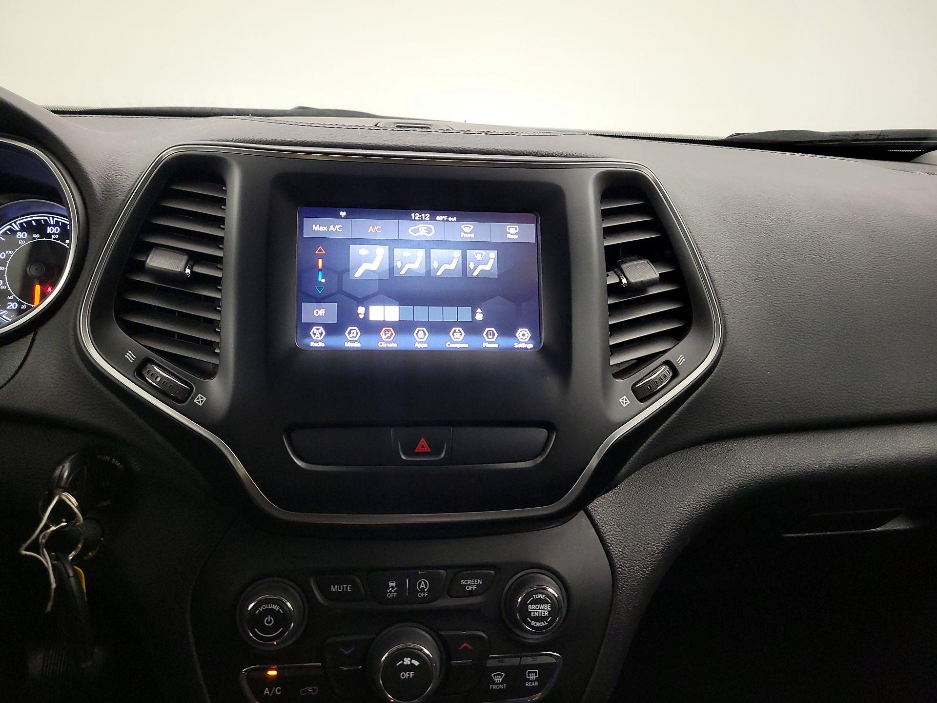 Thumbnail: 2020 Jeep Cherokee - 16