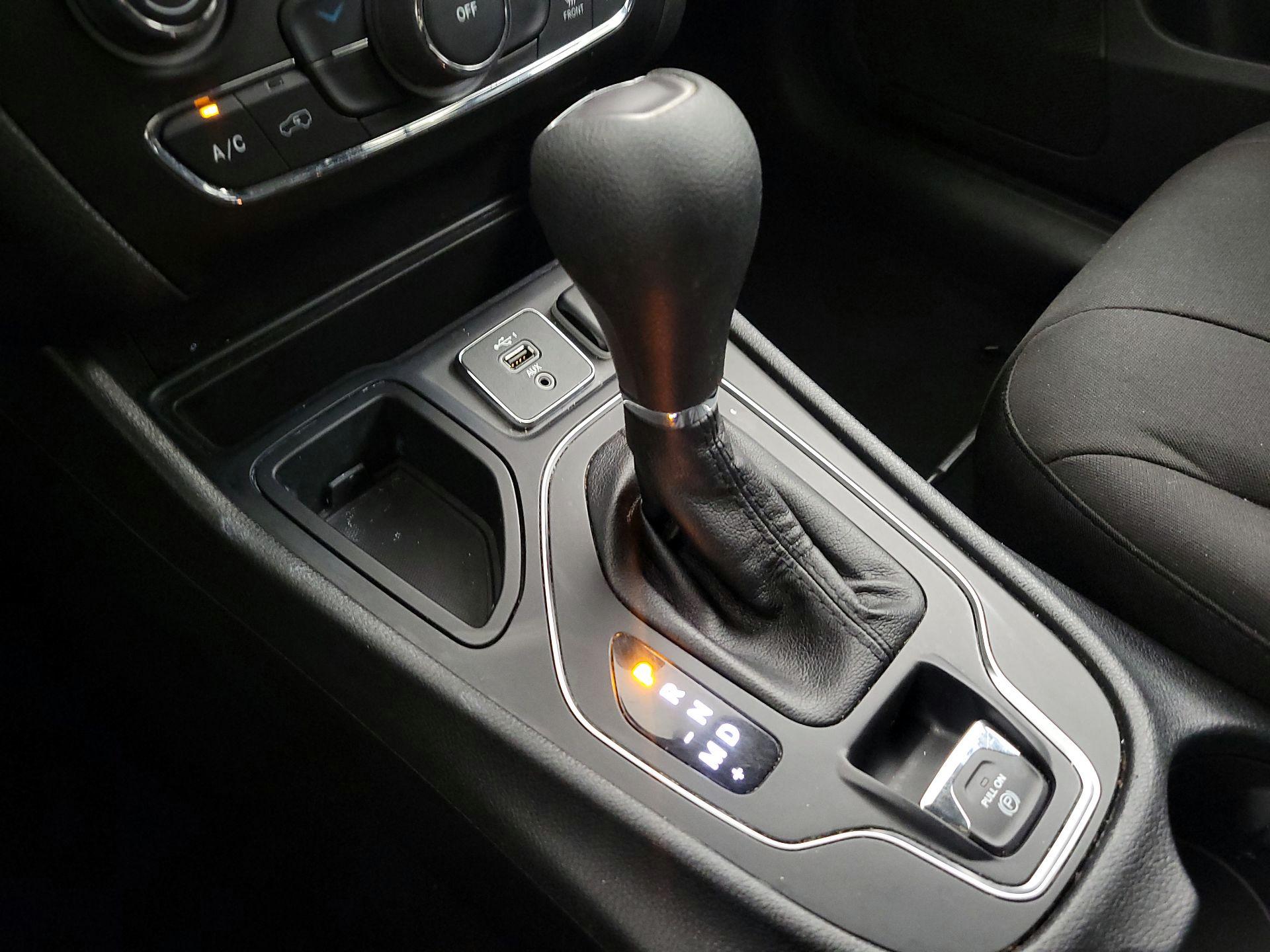 Thumbnail: 2020 Jeep Cherokee - 17