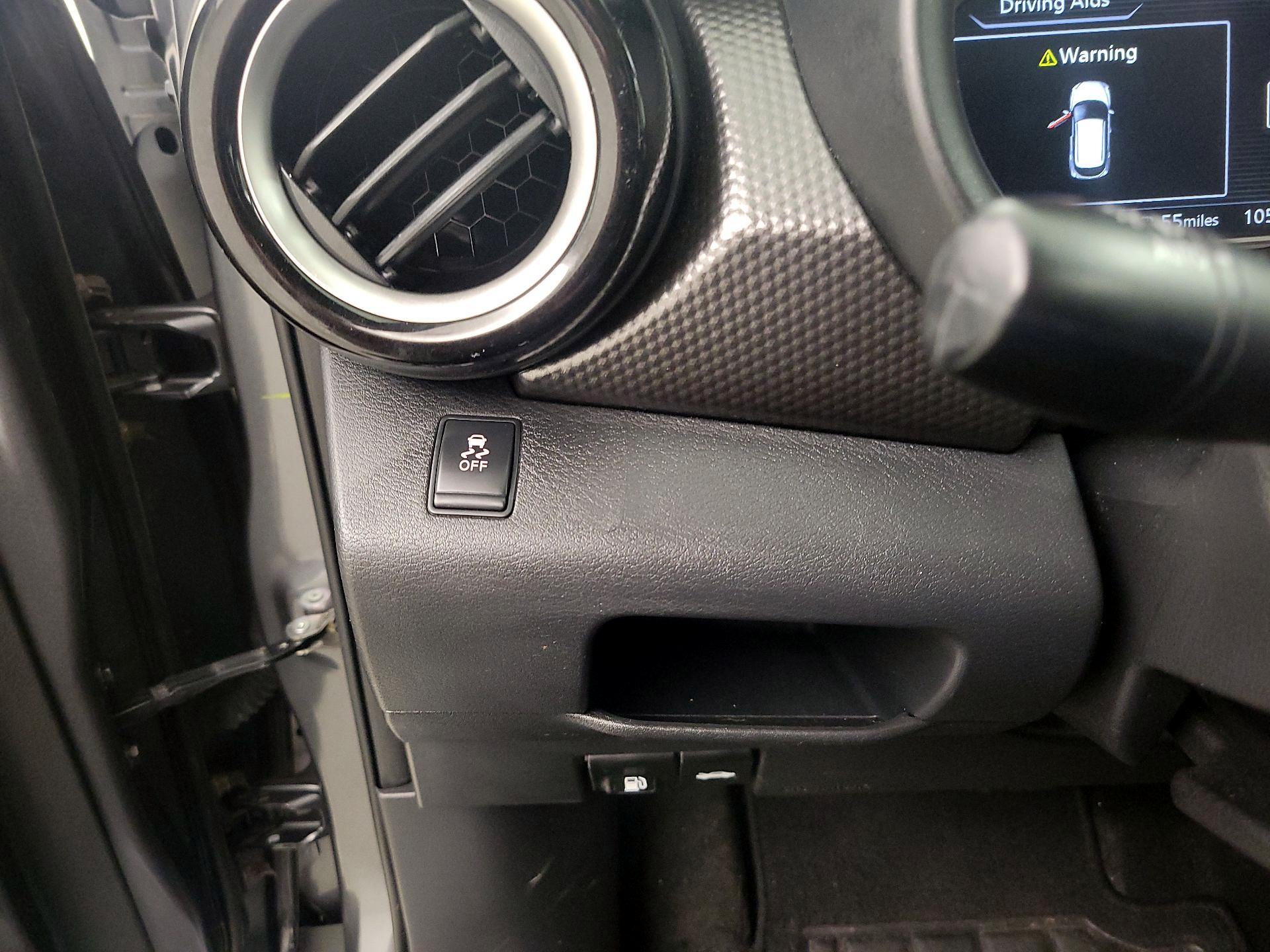 Thumbnail: 2018 Nissan Kicks - 13