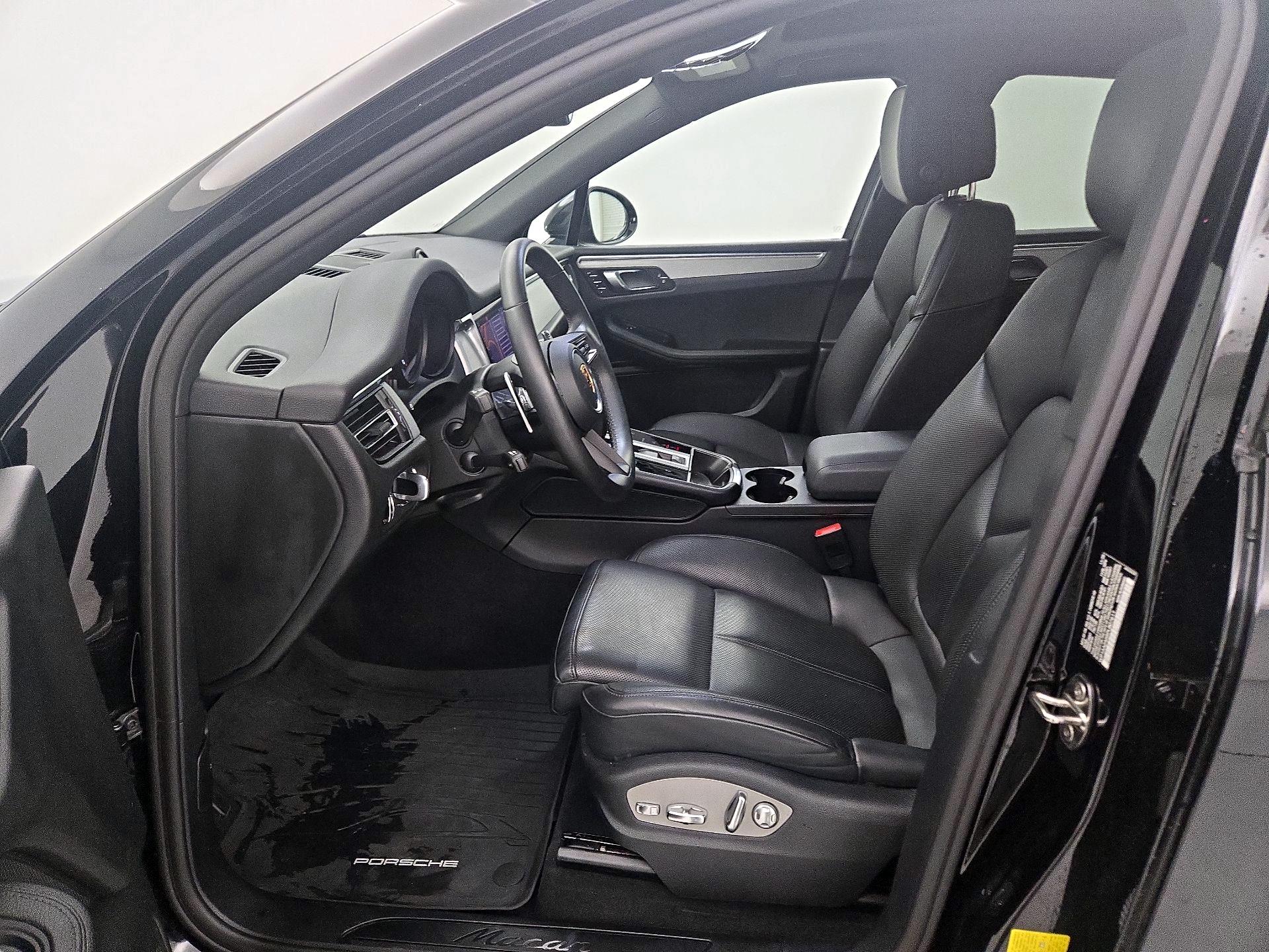 Thumbnail: 2023 Porsche Macan - 11