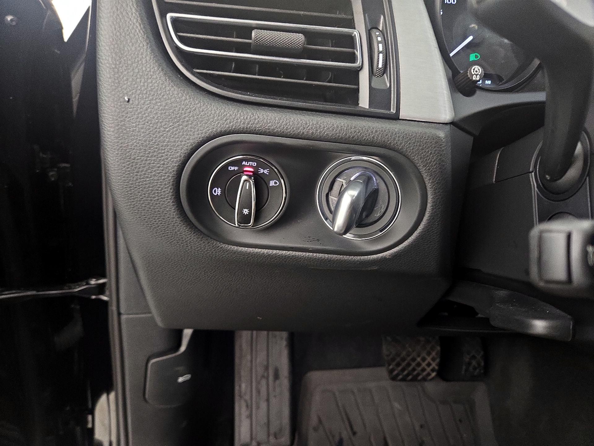 Thumbnail: 2023 Porsche Macan - 13