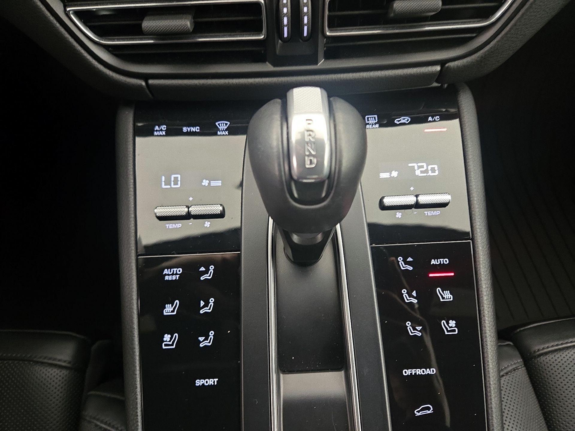 Thumbnail: 2023 Porsche Macan - 17