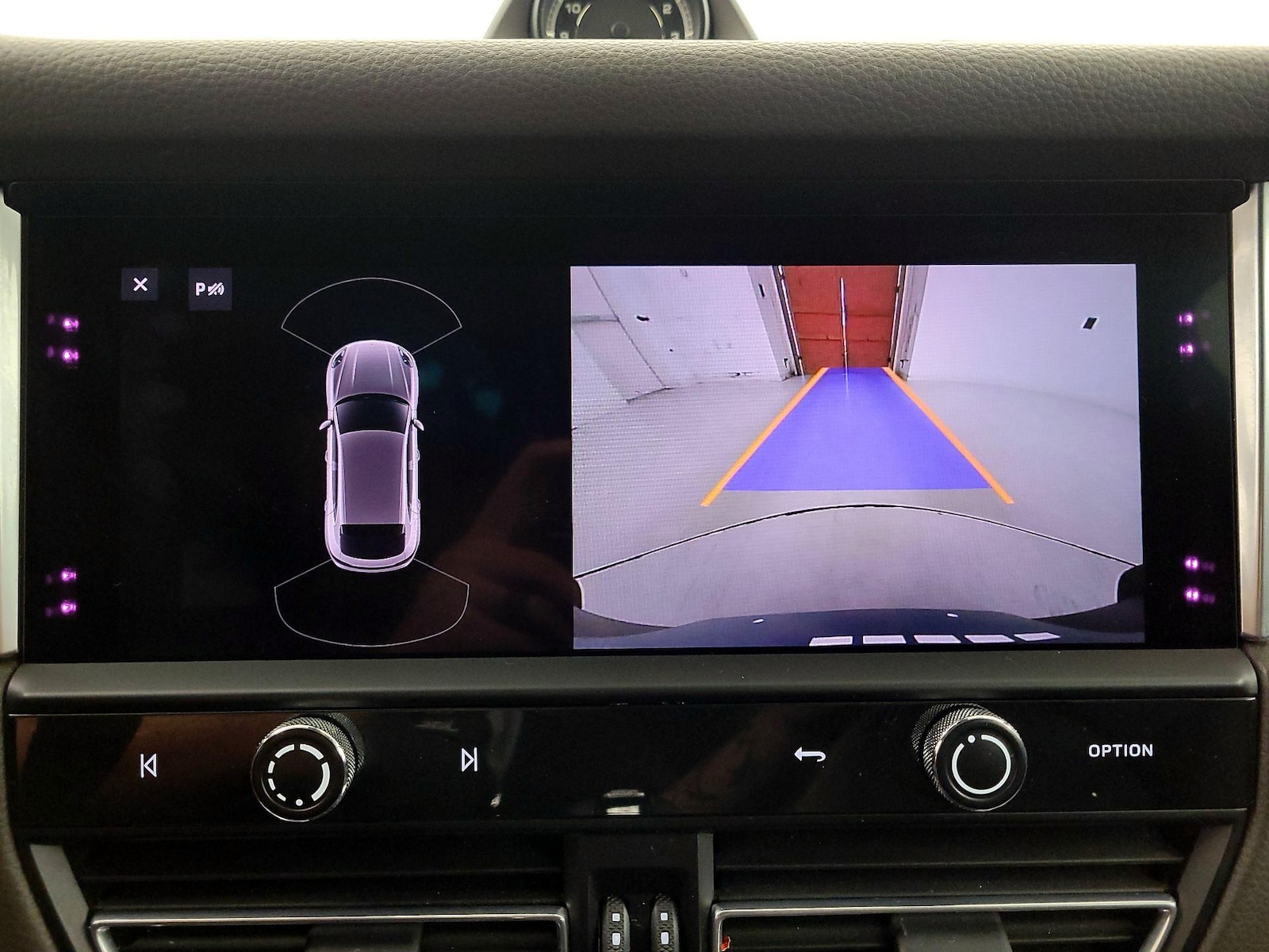 2022 Porsche Macan Base - Photo 15