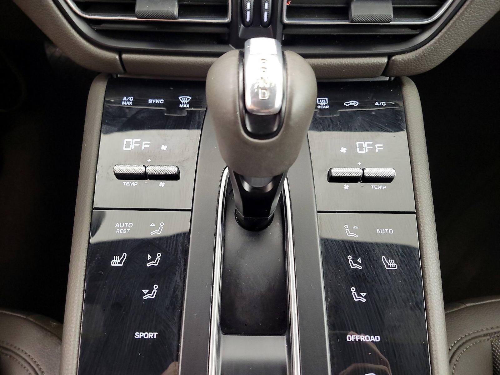 2022 Porsche Macan Base - Photo 17