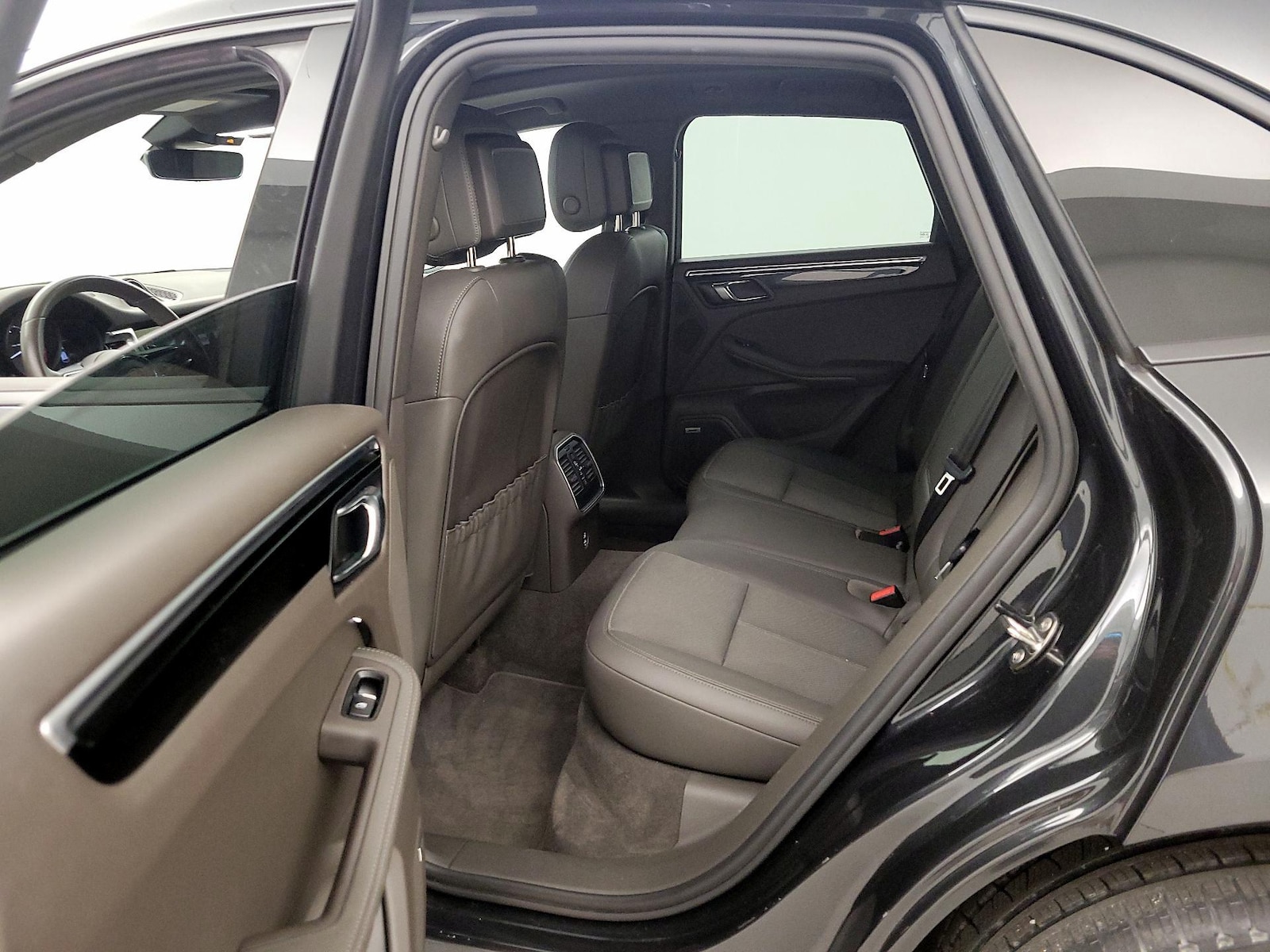 2022 Porsche Macan Base - Photo 21