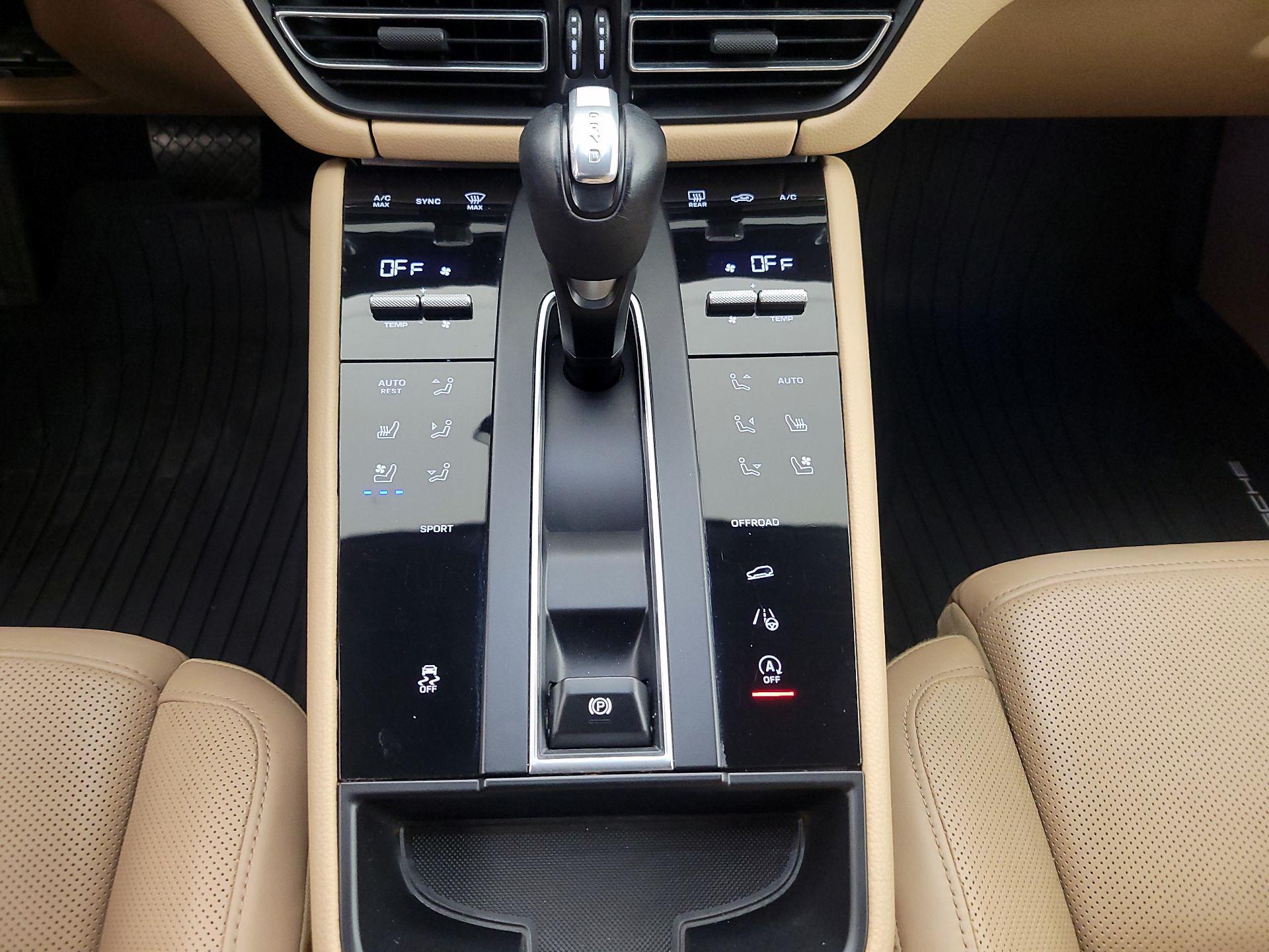 Thumbnail: 2022 Porsche Macan - 17