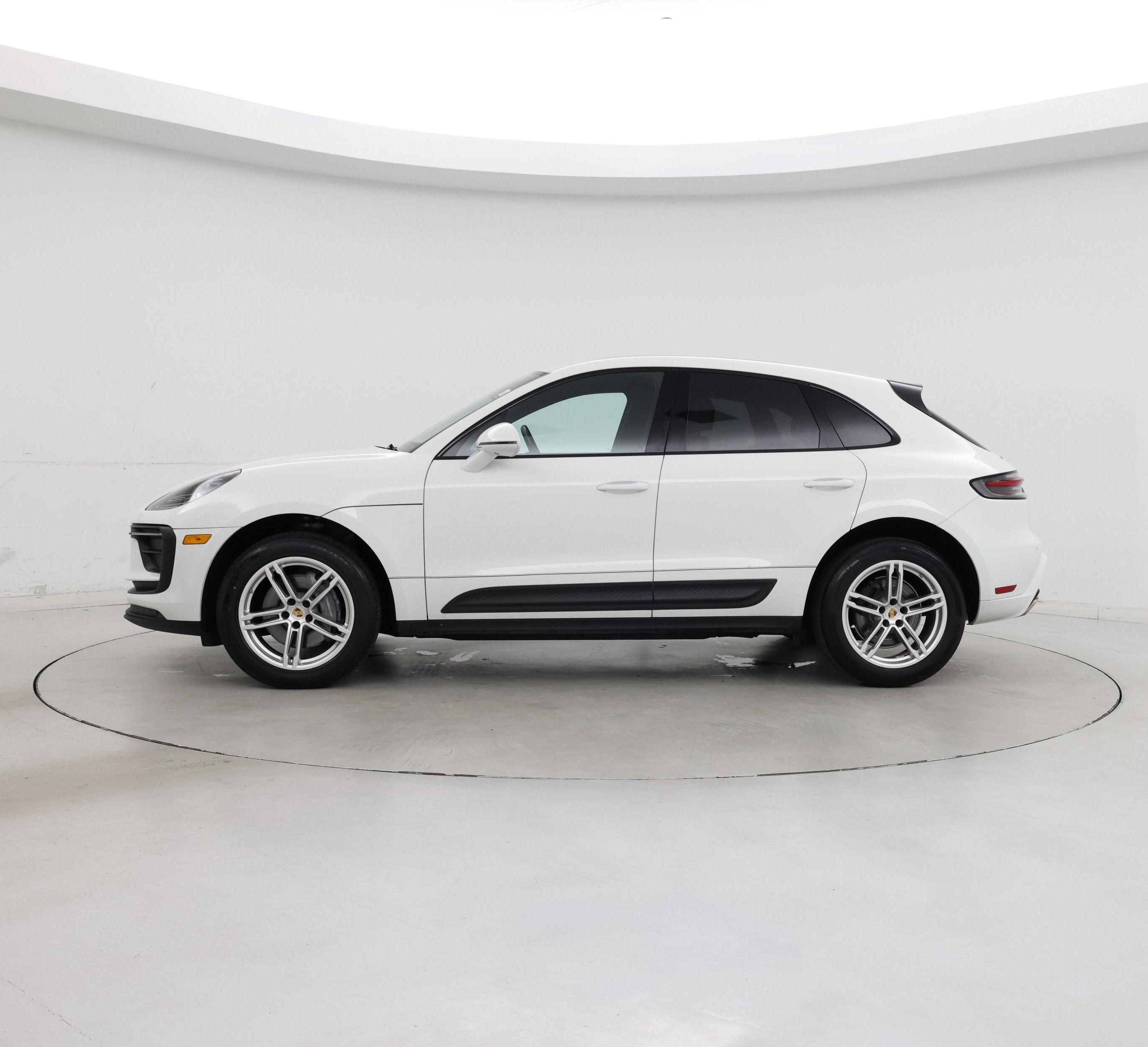 Thumbnail: 2022 Porsche Macan - 3